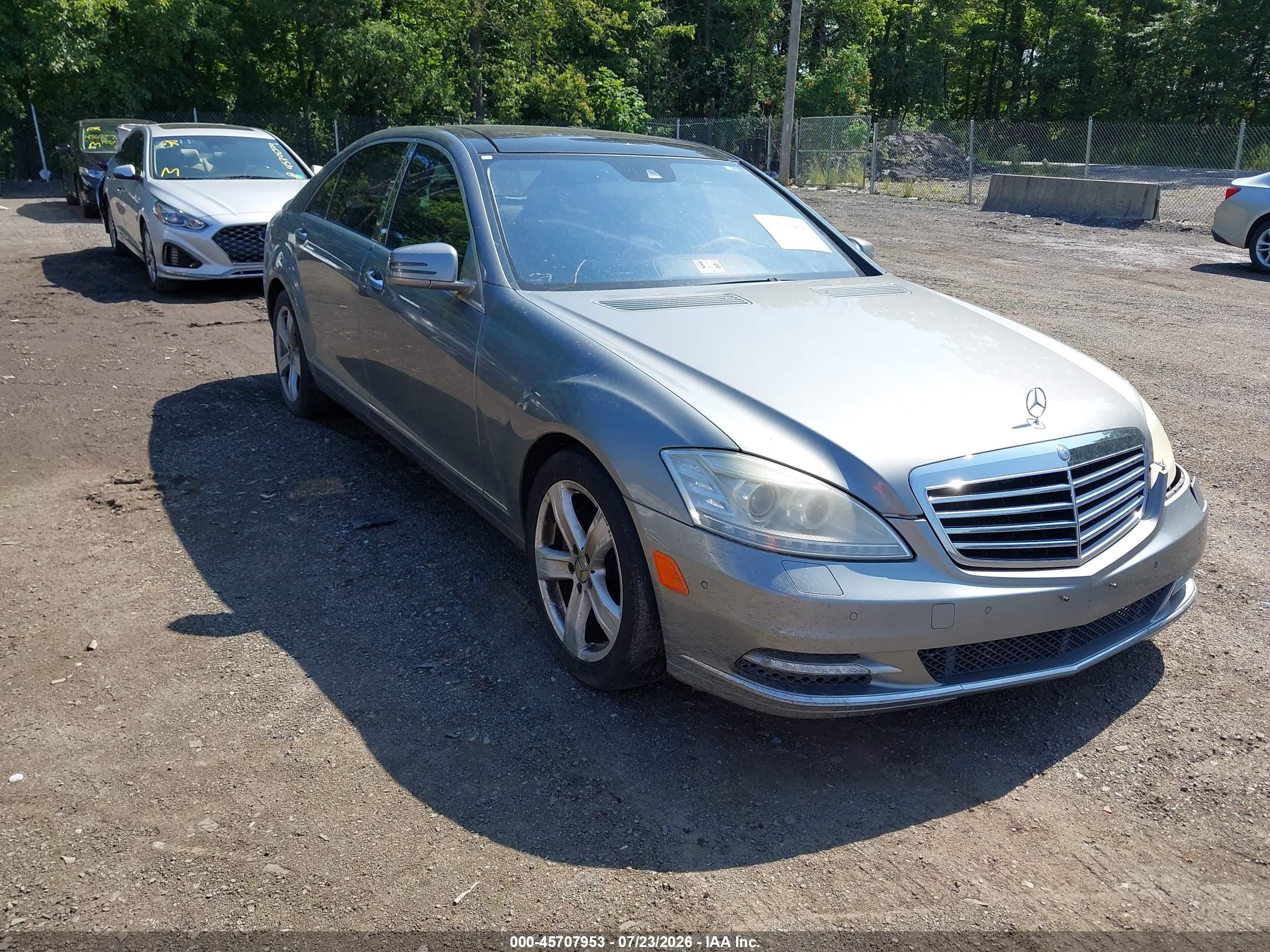 2011 Mercedes-Benz S 550, VIN WDDNG8GB5BA393987 — Normal wear