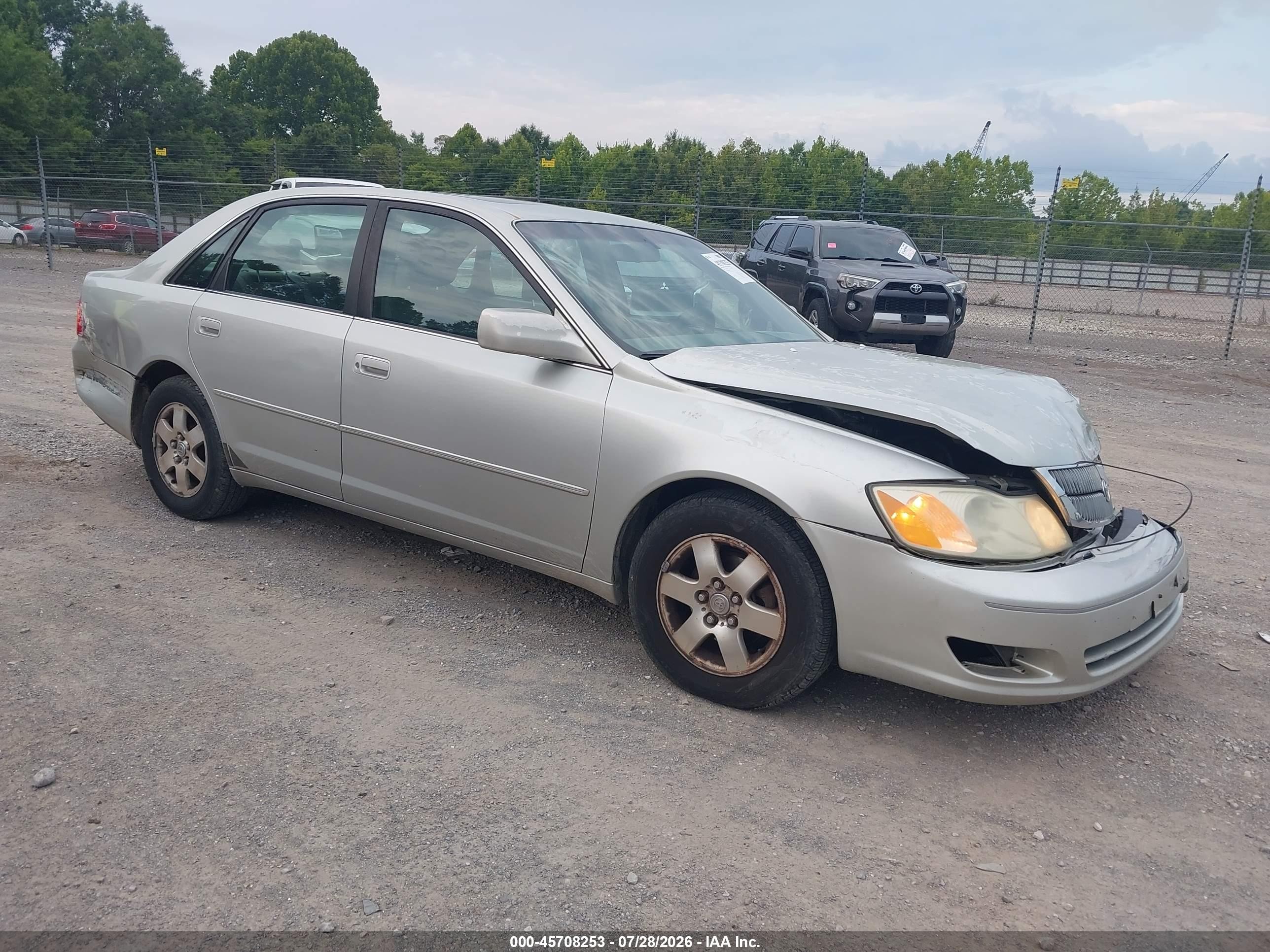 2001 Toyota Avalon XLS, VIN 4T1BF28B11U170981 — Перед