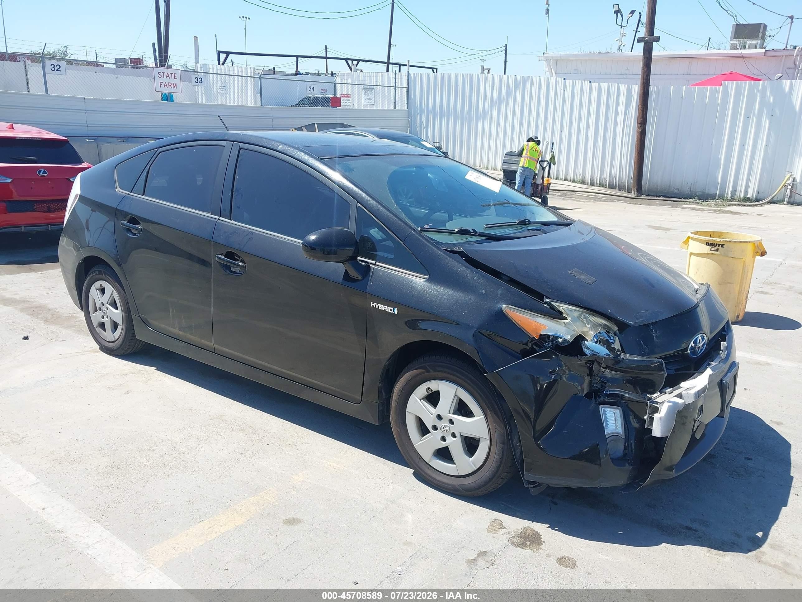 2010 Toyota Prius III, VIN JTDKN3DU3A1307151 — Front end