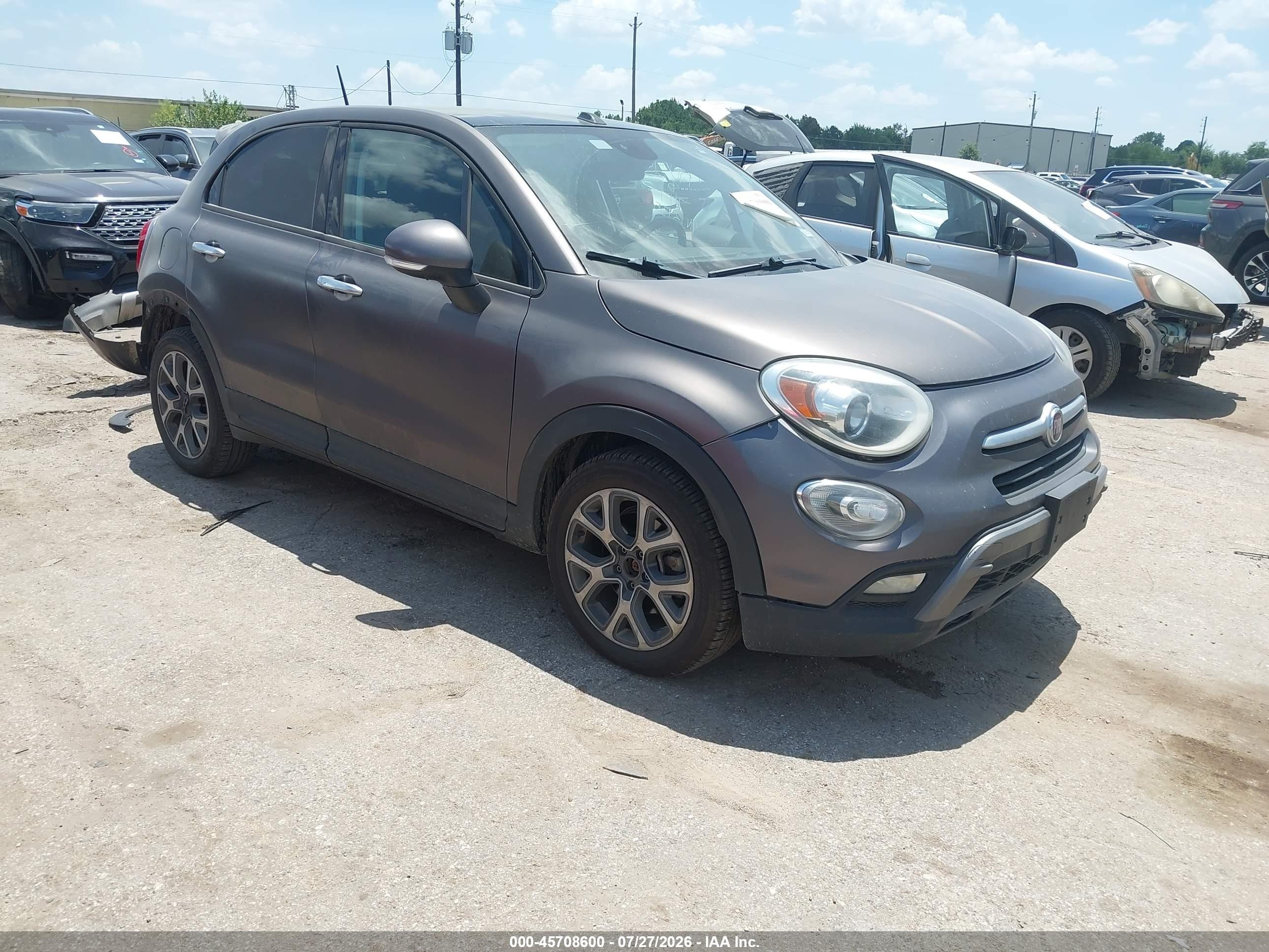 2016 FIAT 500X Trekking, VIN ZFBCFXCT4GP373735 — Rear end