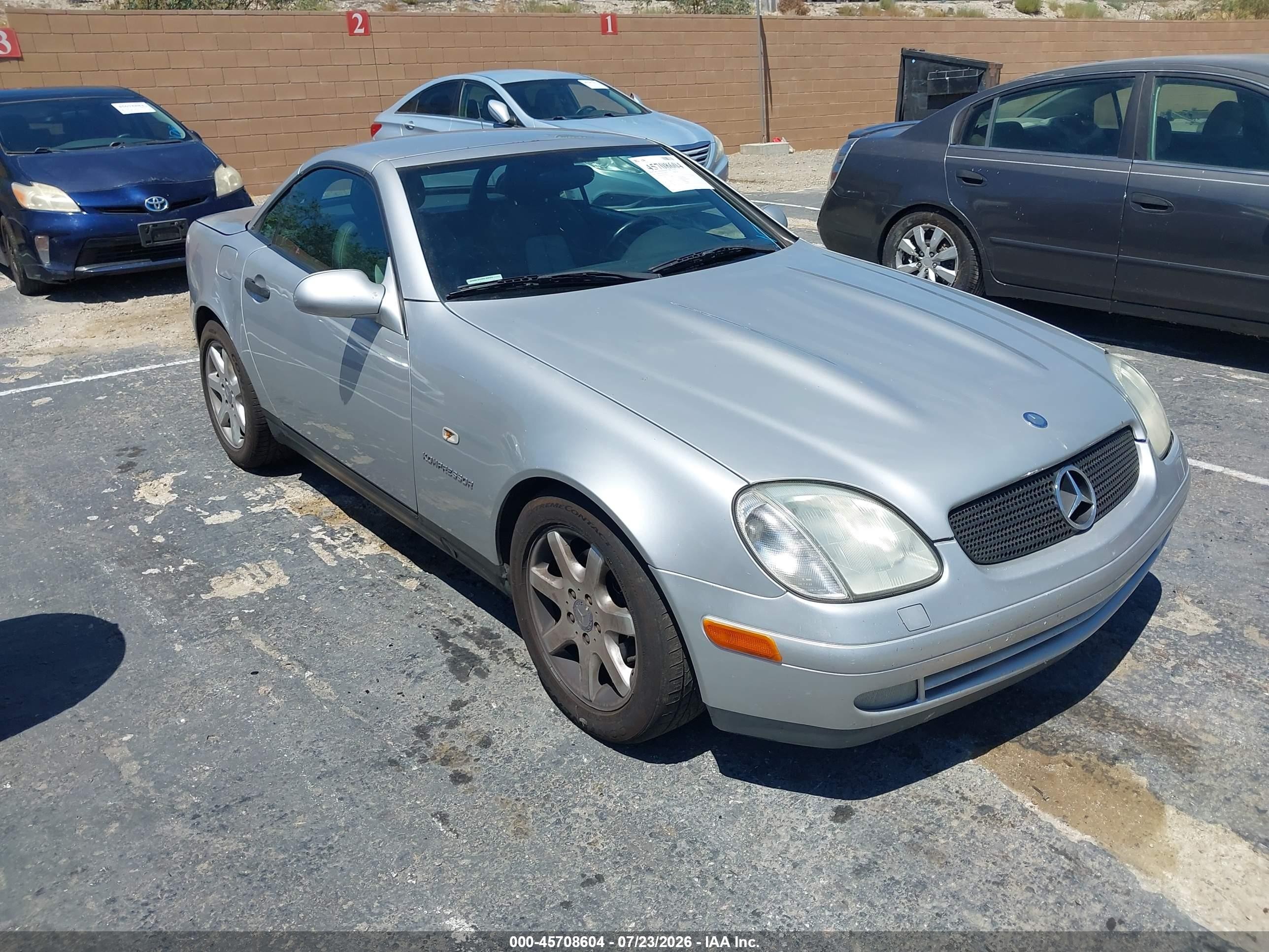 1999 Mercedes-Benz SLK 230/320, VIN WDBKK47F0XF129155 — Front end