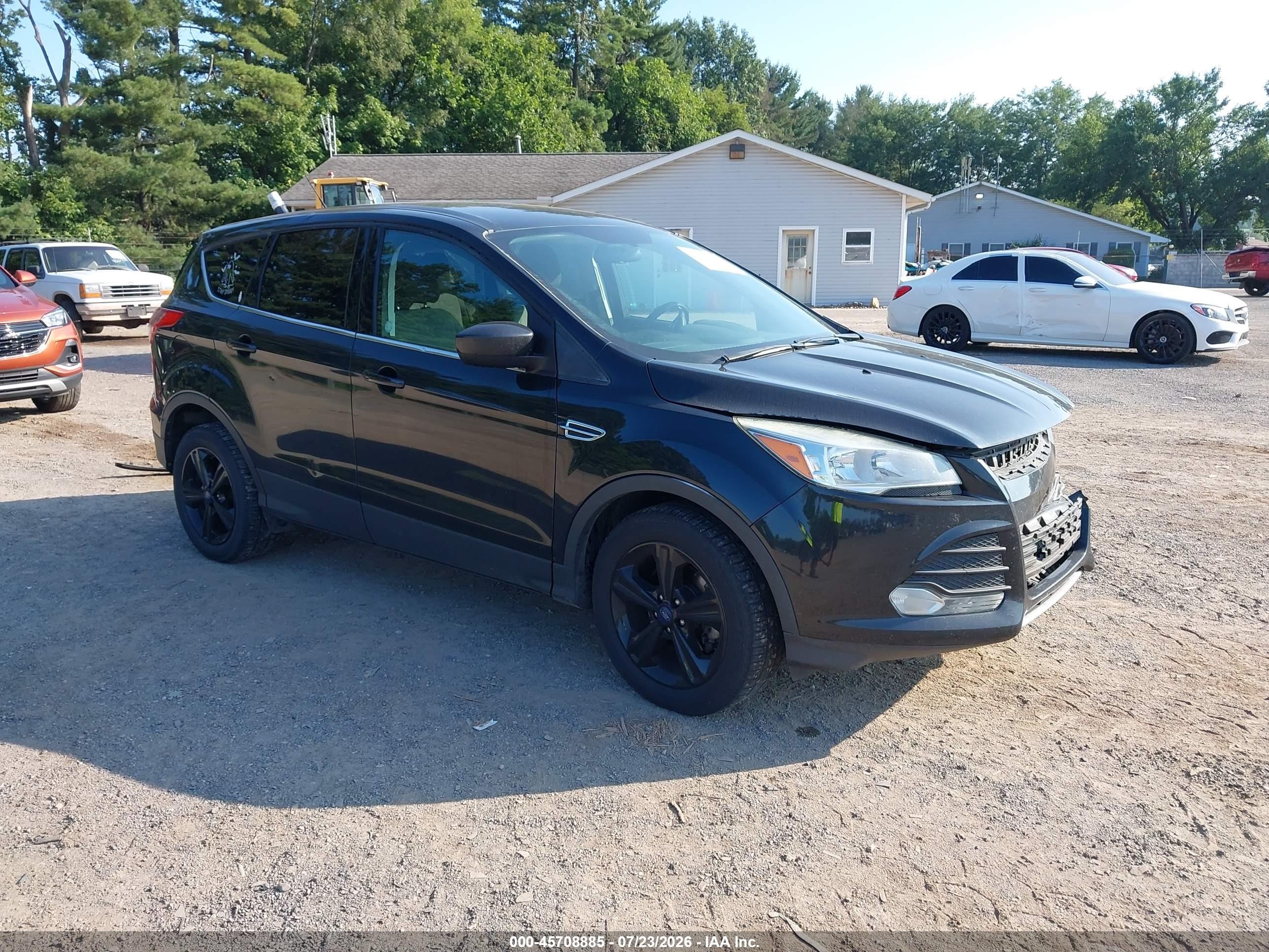 2015 Ford Escape SE, VIN 1FMCU0G78FUA18943 — Front end