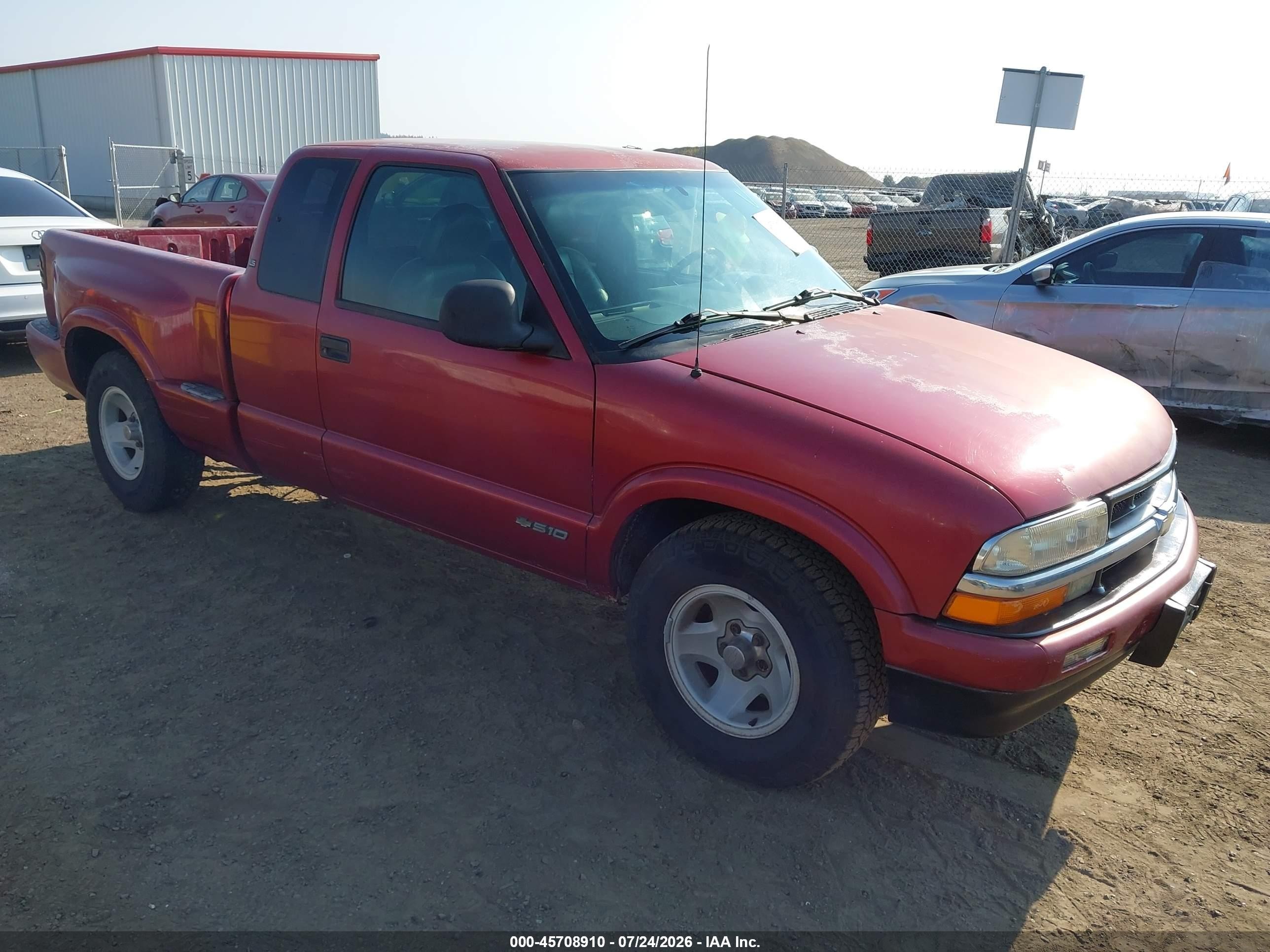 1997 Chevrolet S-10 LS, VIN 1GCCS19W6V8108538 — Rear end