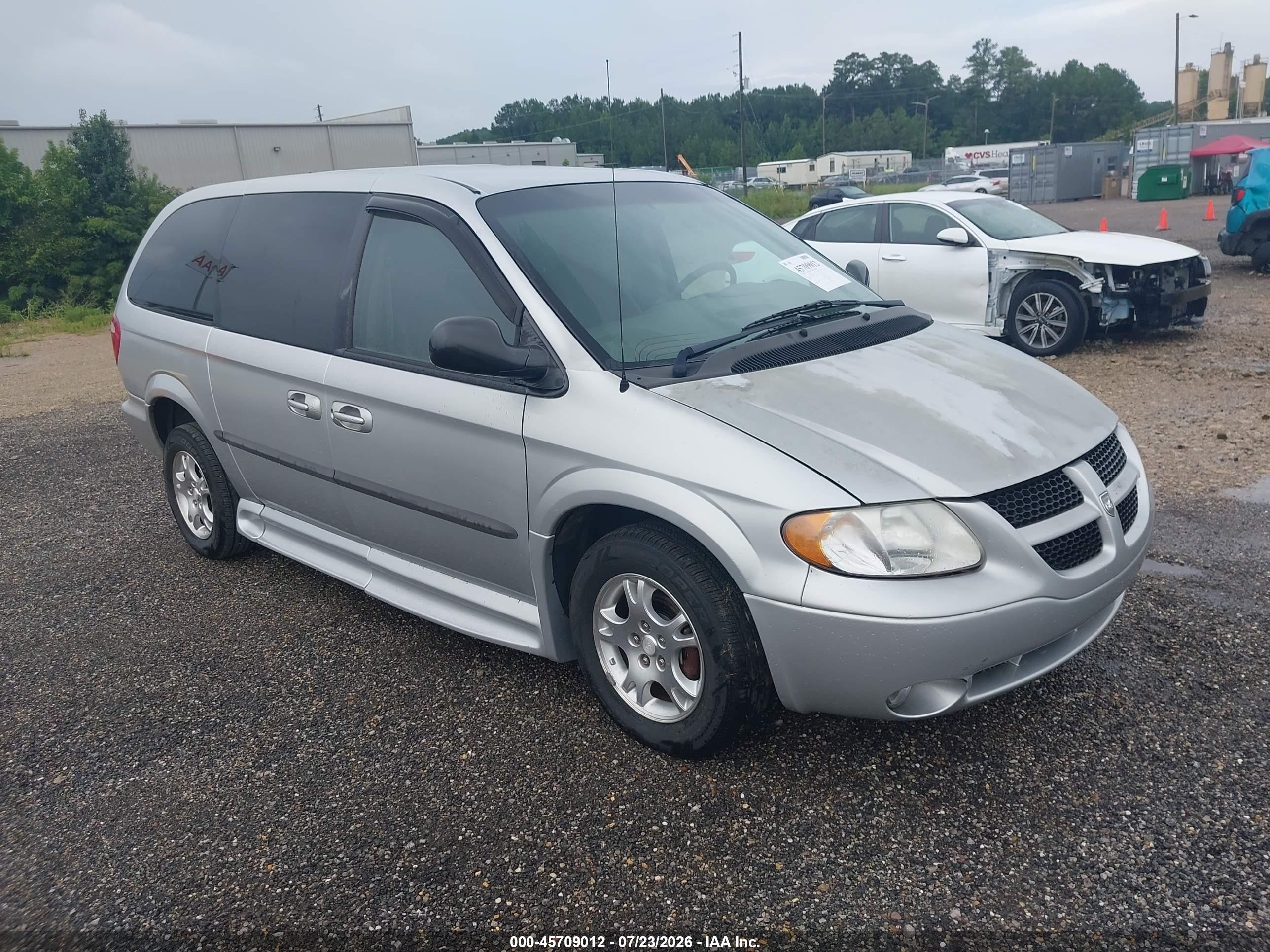 2002 Dodge Caravan Sport, VIN 1B4GP44392B525102 — Normal wear