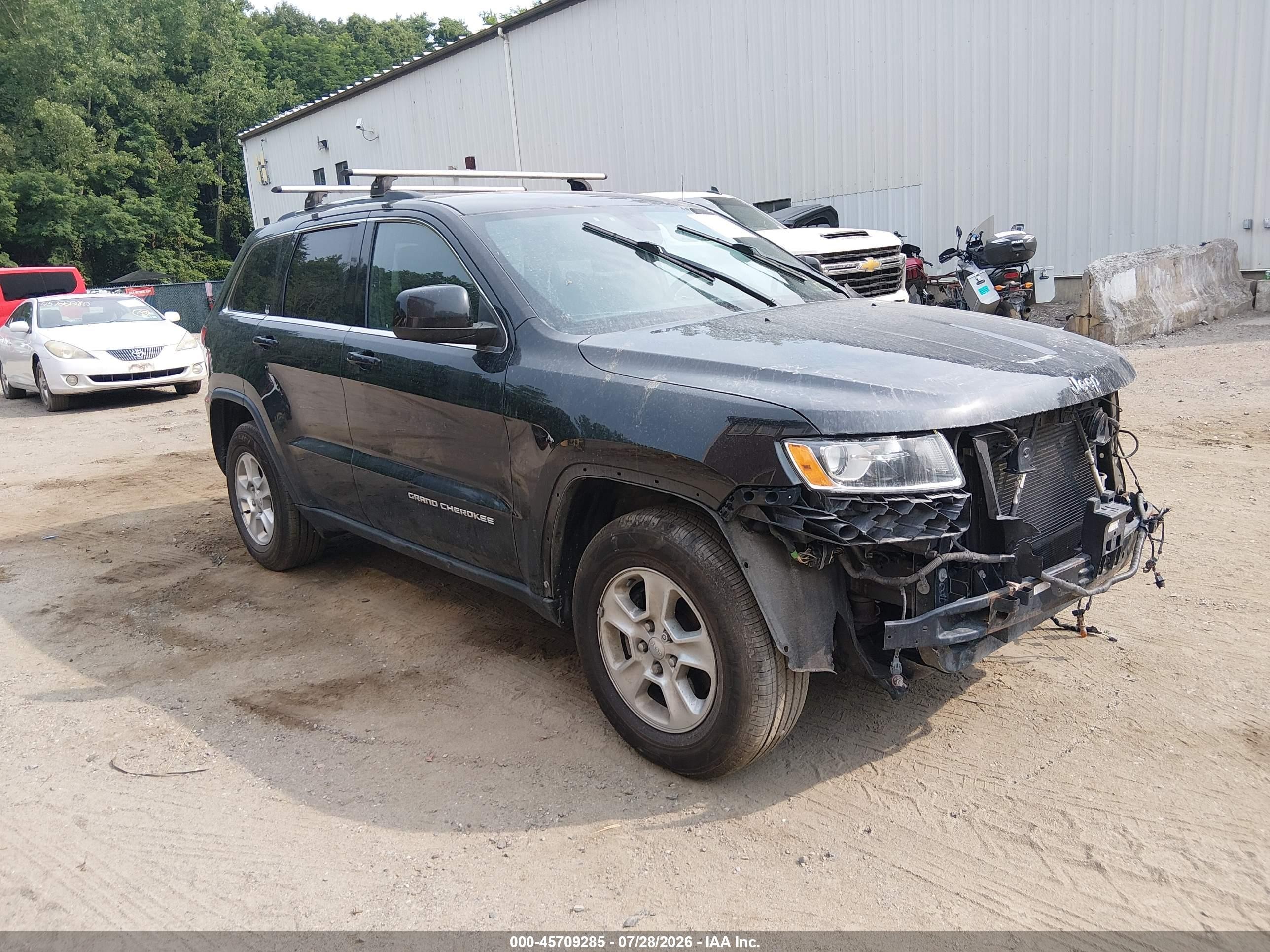 2014 Jeep Grand Cherokee Laredo, VIN 1C4RJFAG7EC183549 — Front end