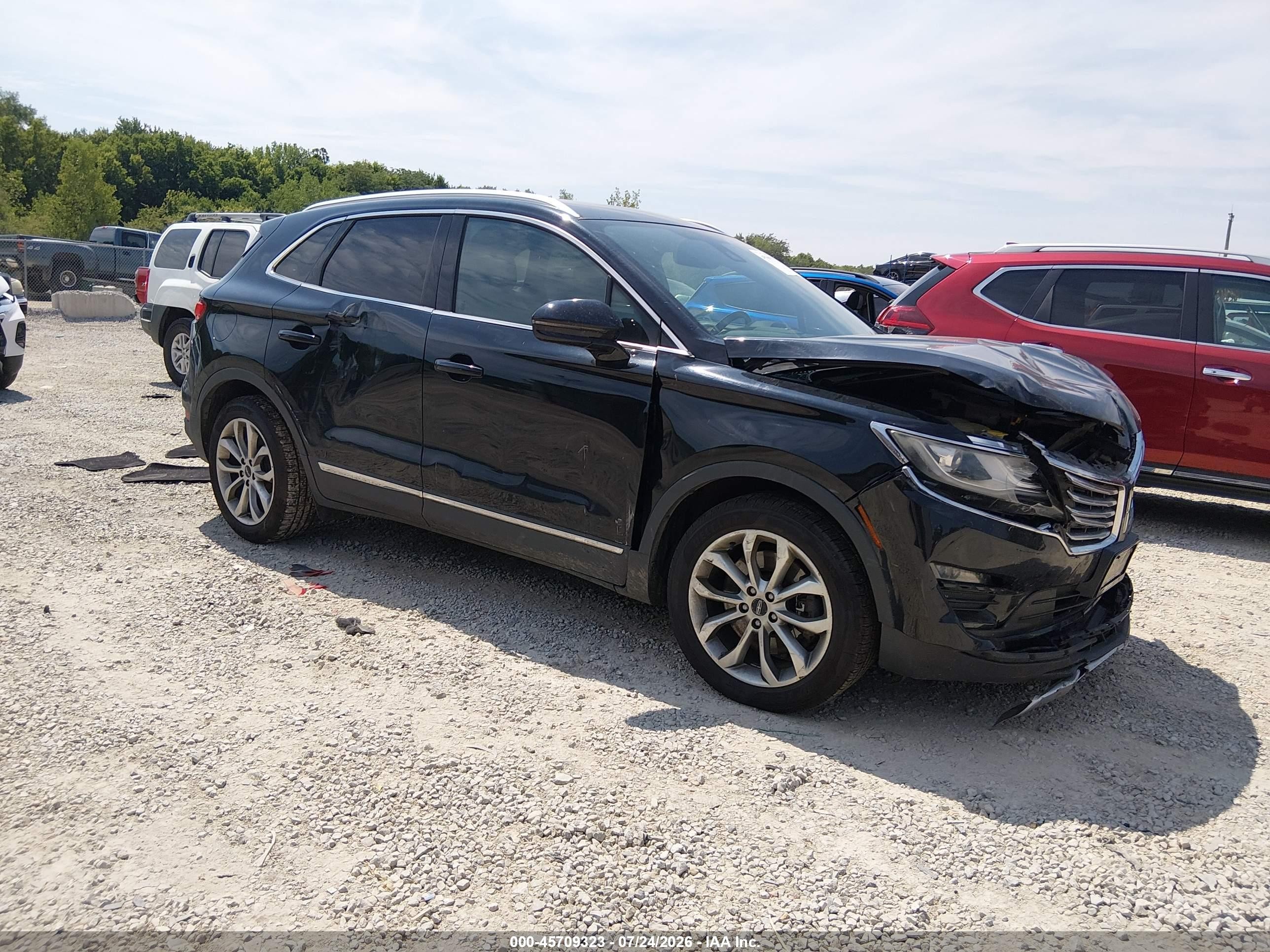2016 Lincoln MKC Select, VIN 5LMCJ2D97GUJ10909 — Перед