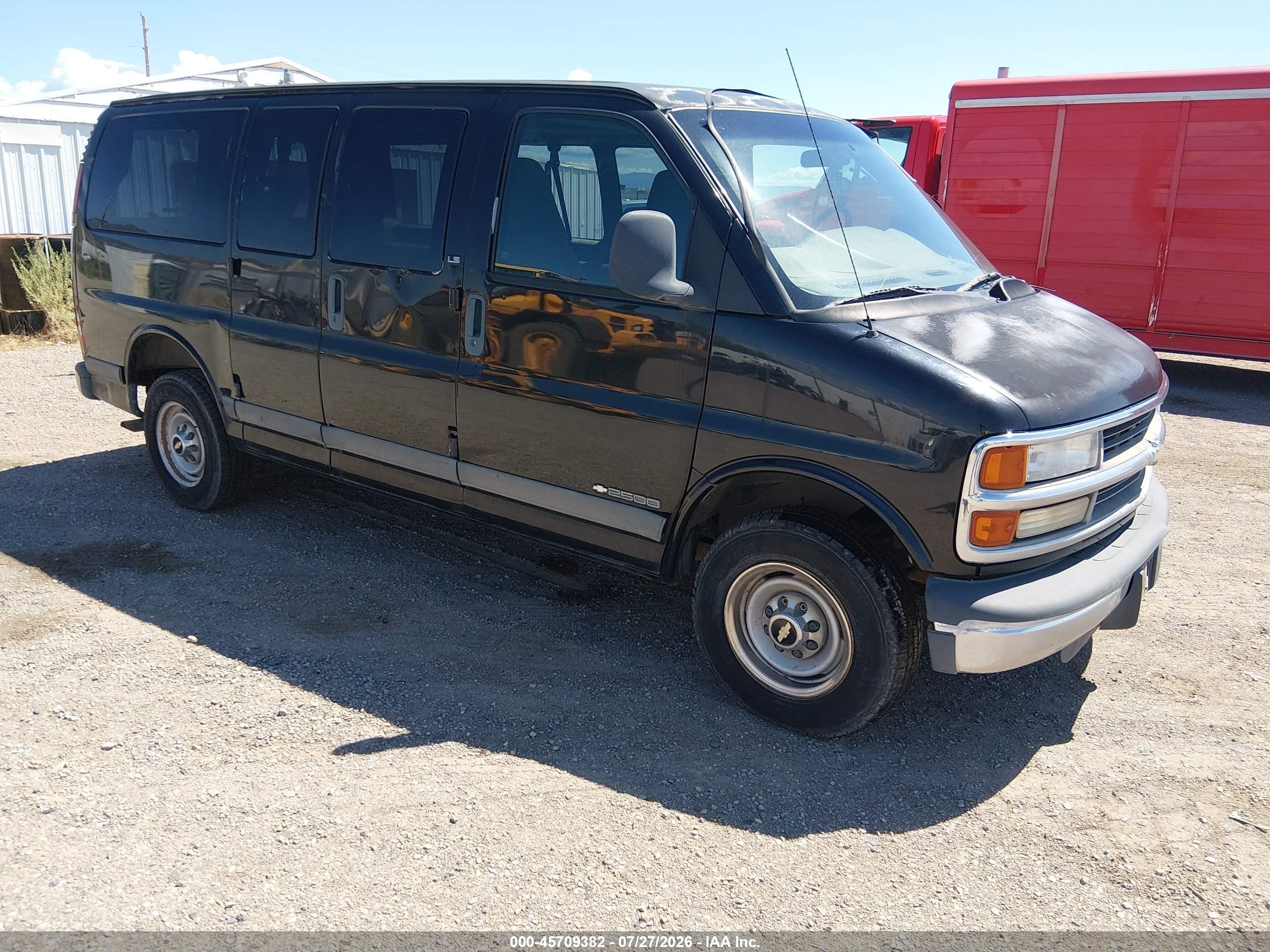 2002 Chevrolet Express, VIN 1GNGG25R221142304 — Normal wear