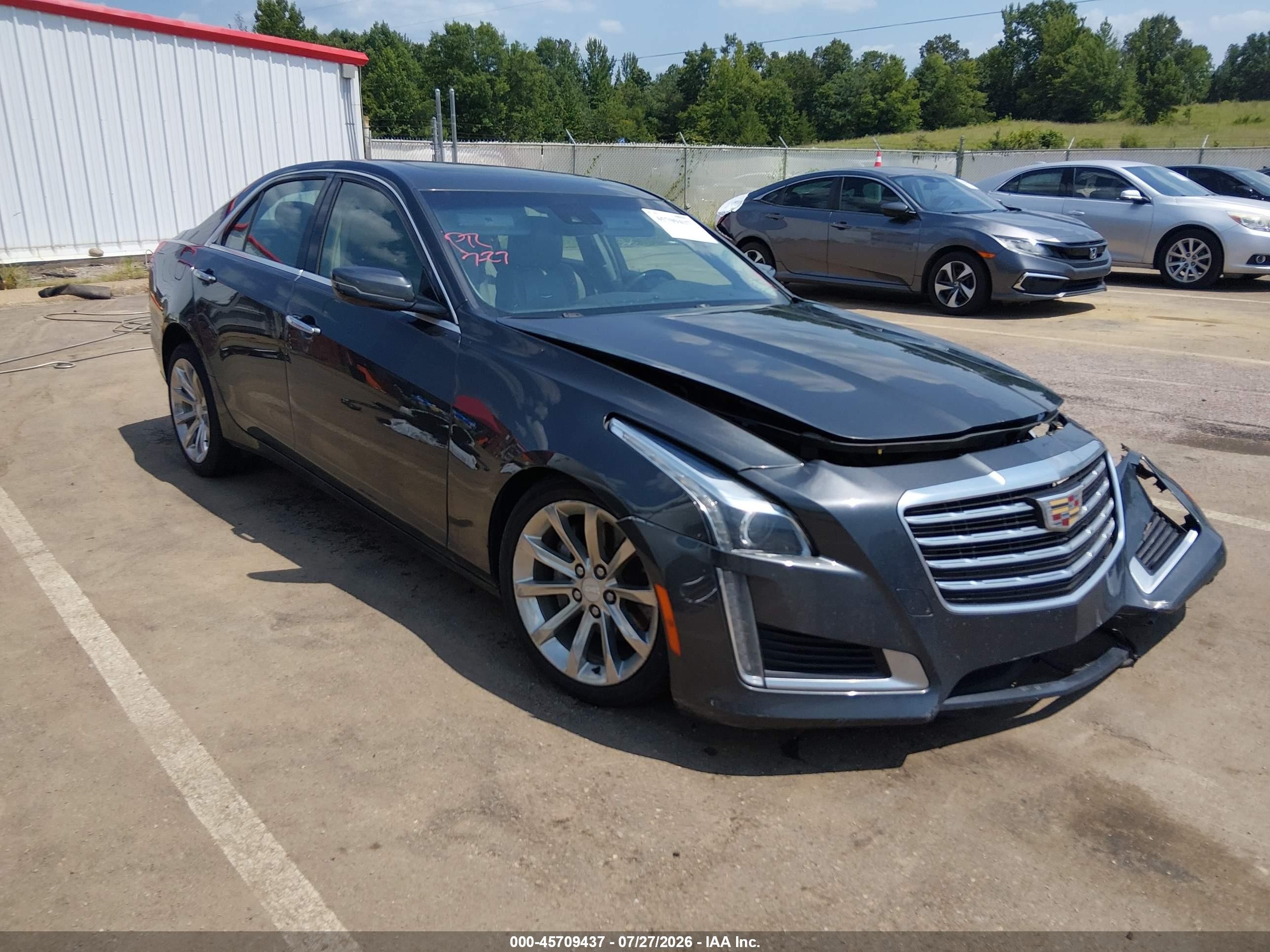 2017 Cadillac CTS Luxury RWD, VIN 1G6AR5SX8H0167710 — Front end