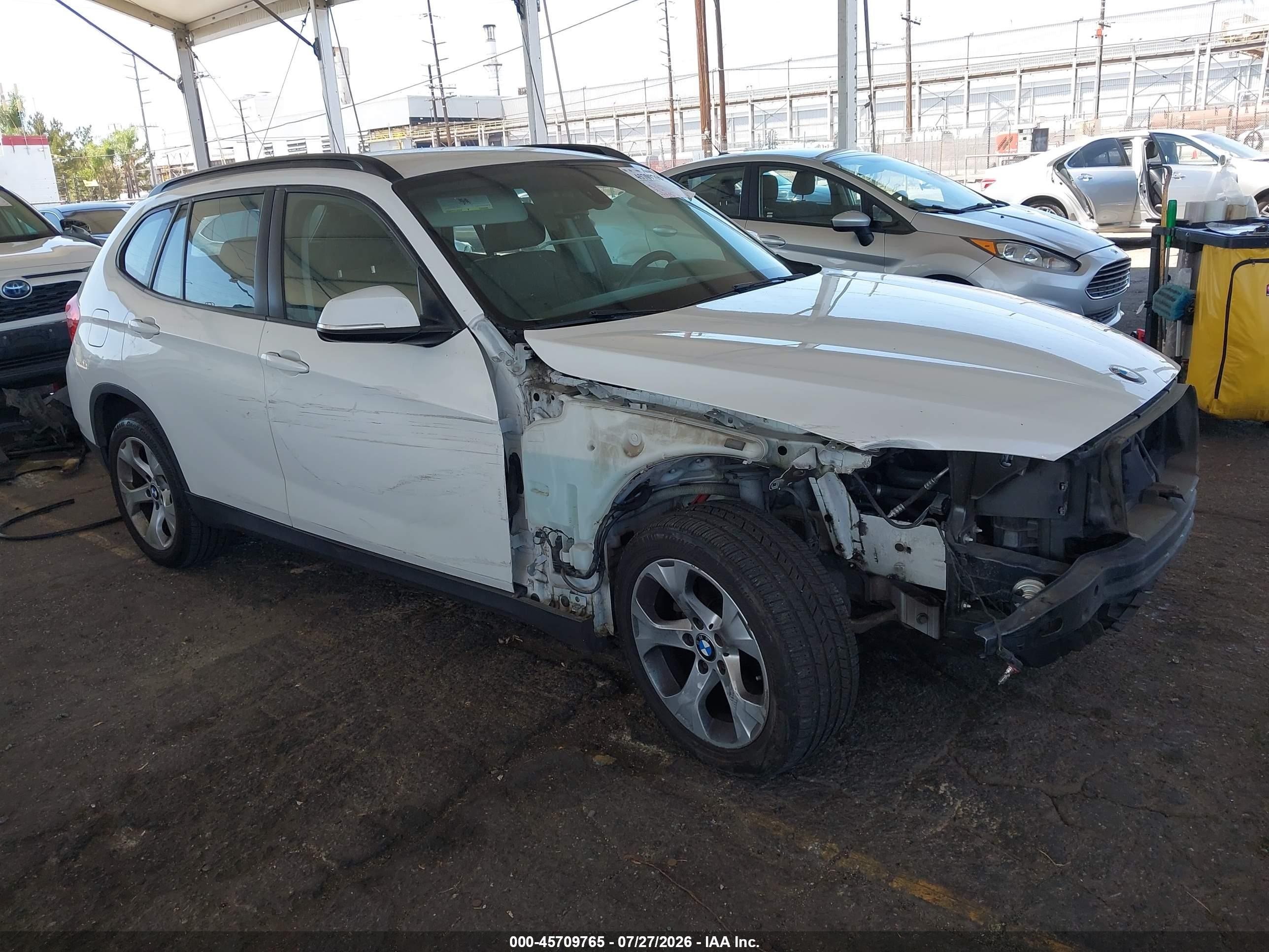 2014 BMW X1 sDrive28i, VIN WBAVM1C54EVW51128 — Front end