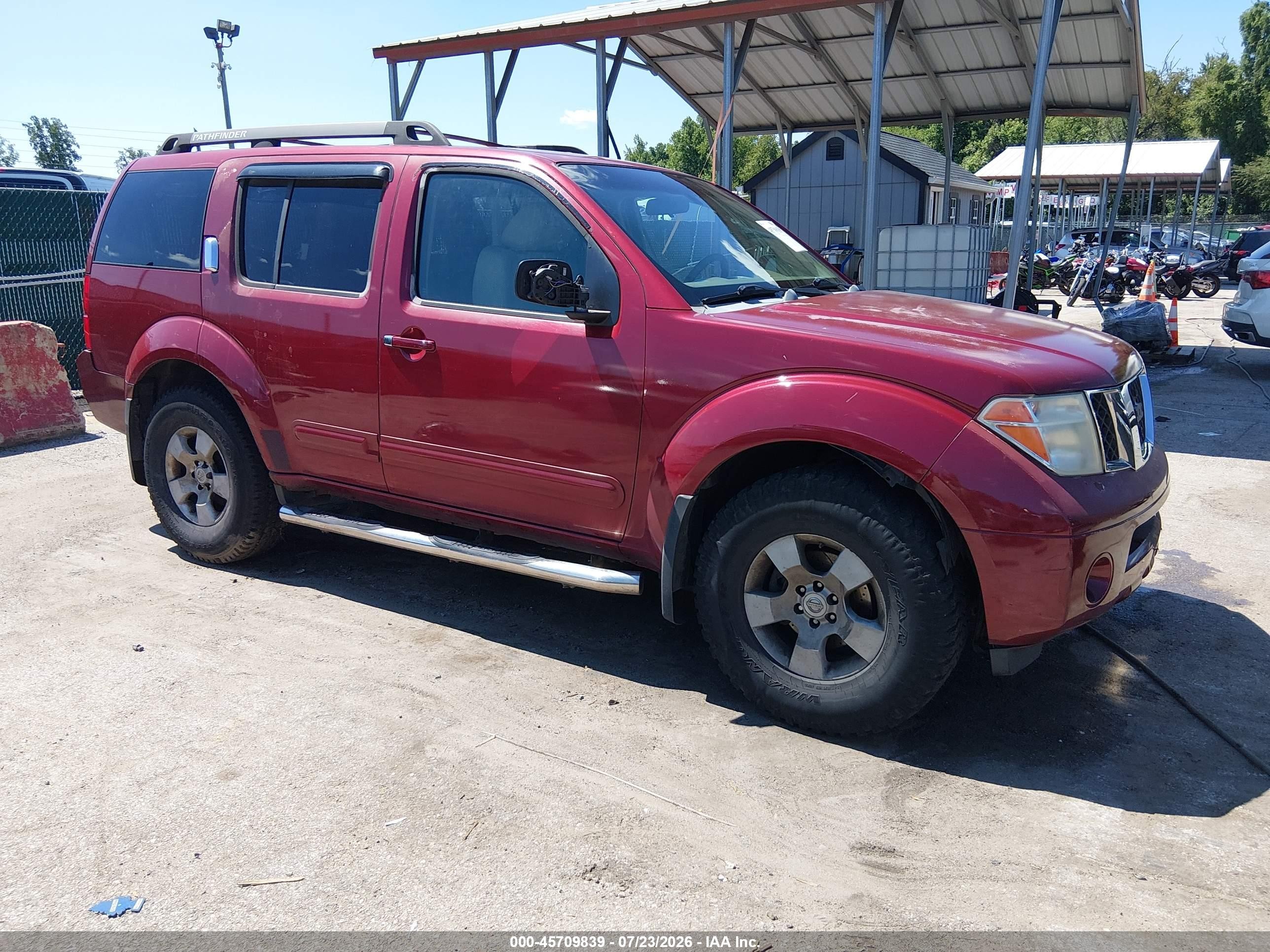 2005 Nissan Pathfinder XE, VIN 5N1AR18W75C772280 — Бок