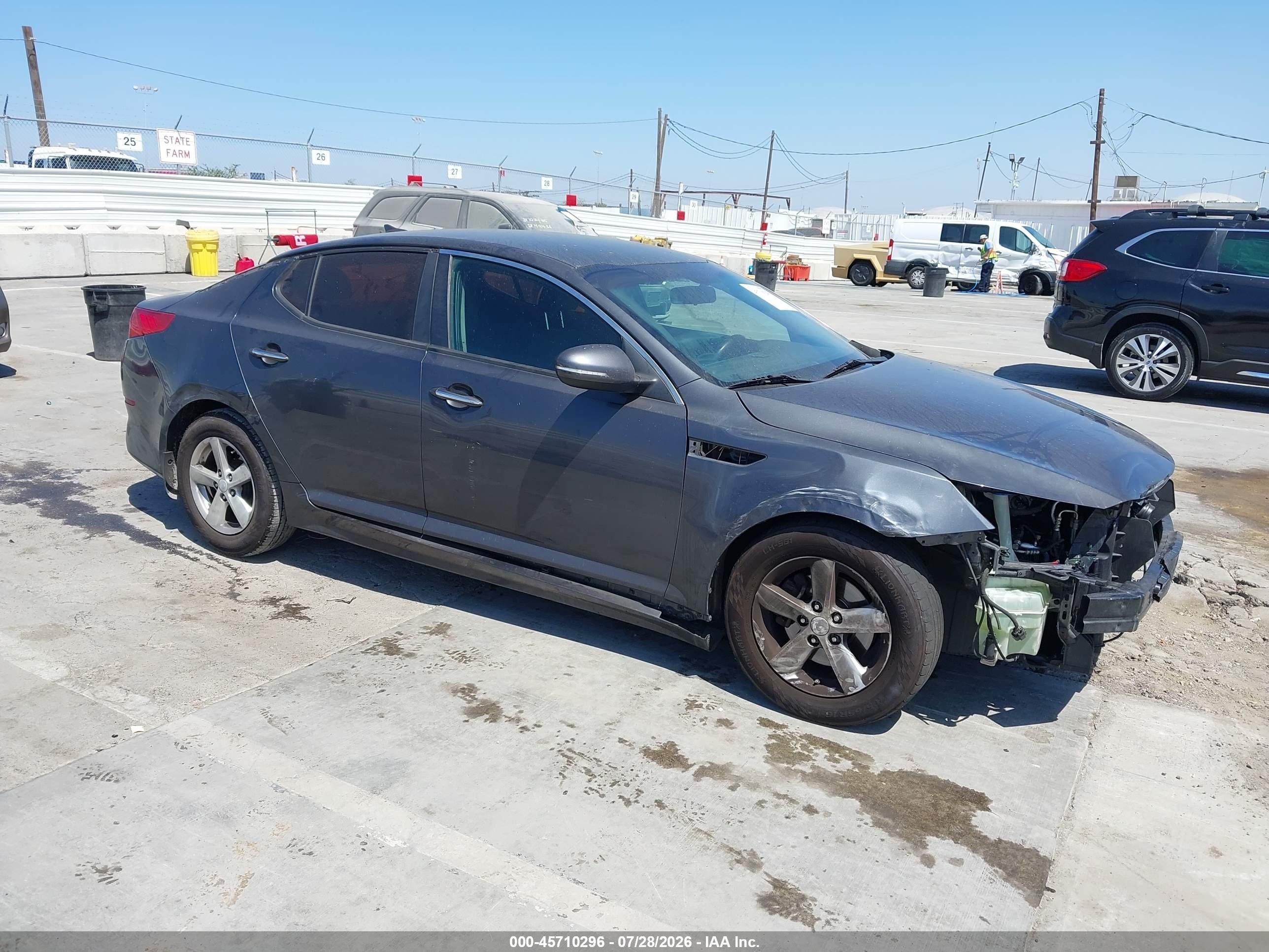 2015 Kia Optima LX, VIN KNAGM4A72F5635669 — Front end