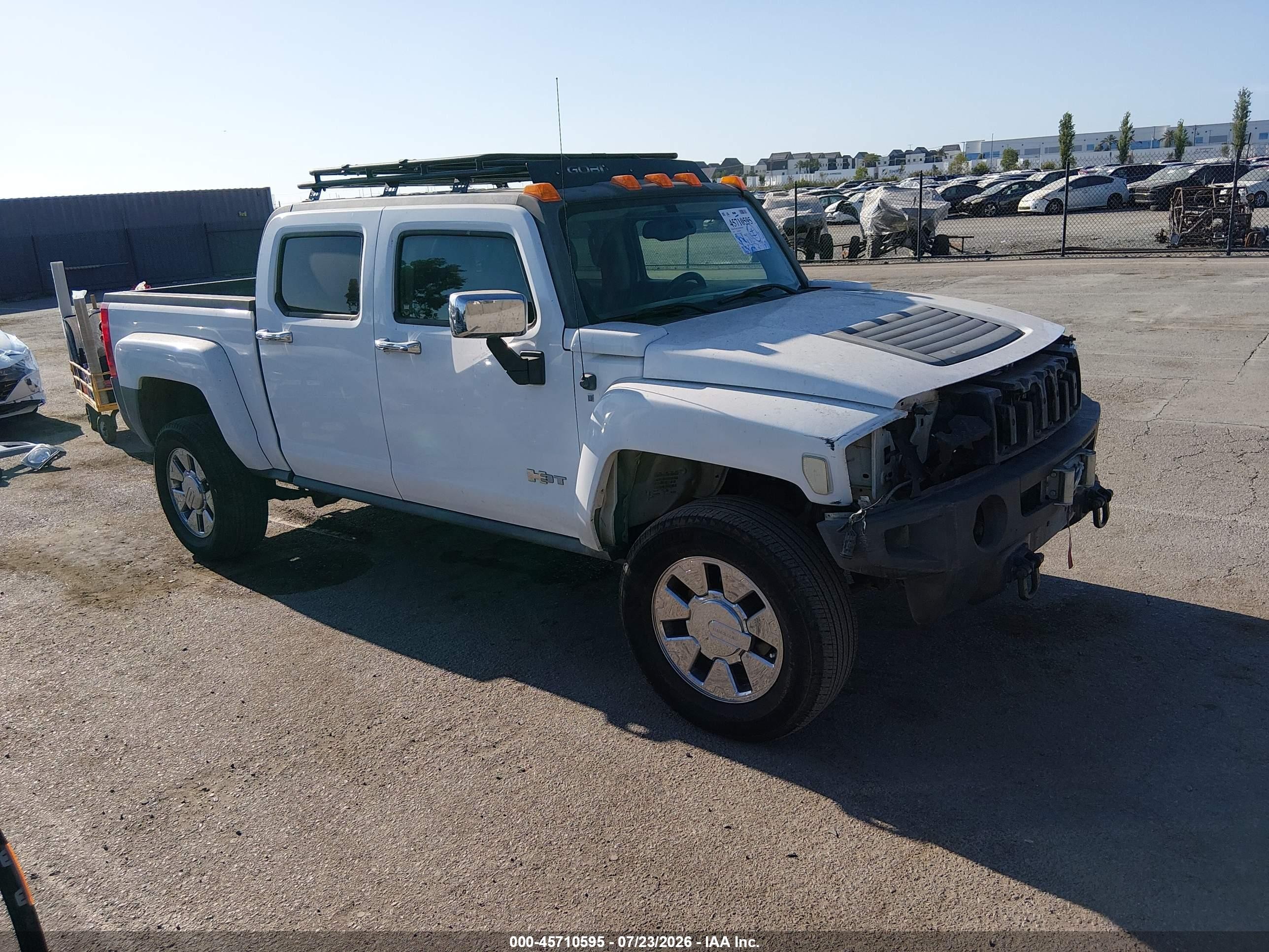 2009 Hummer H3 H3T, VIN 5GNEN13E798127668 — Front end