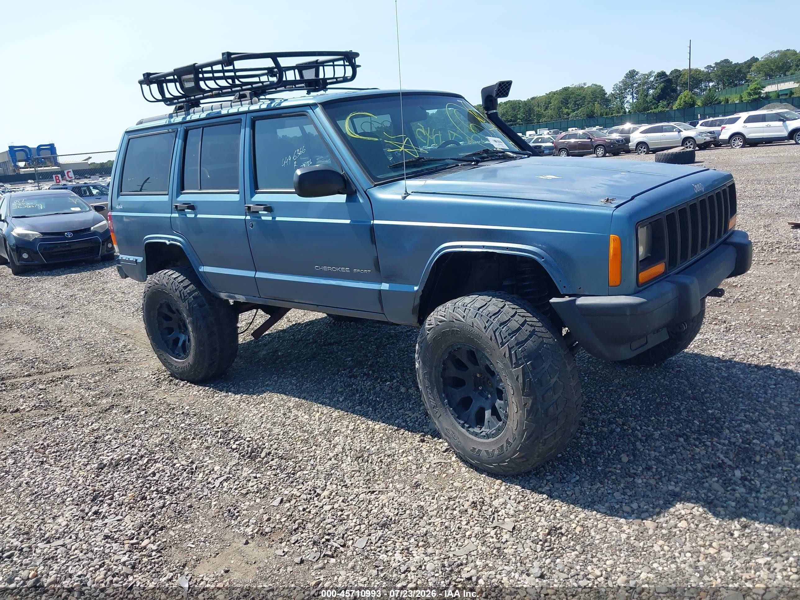 1999 Jeep Cherokee Sport, VIN 1J4FF68S9XL551063 — Front end