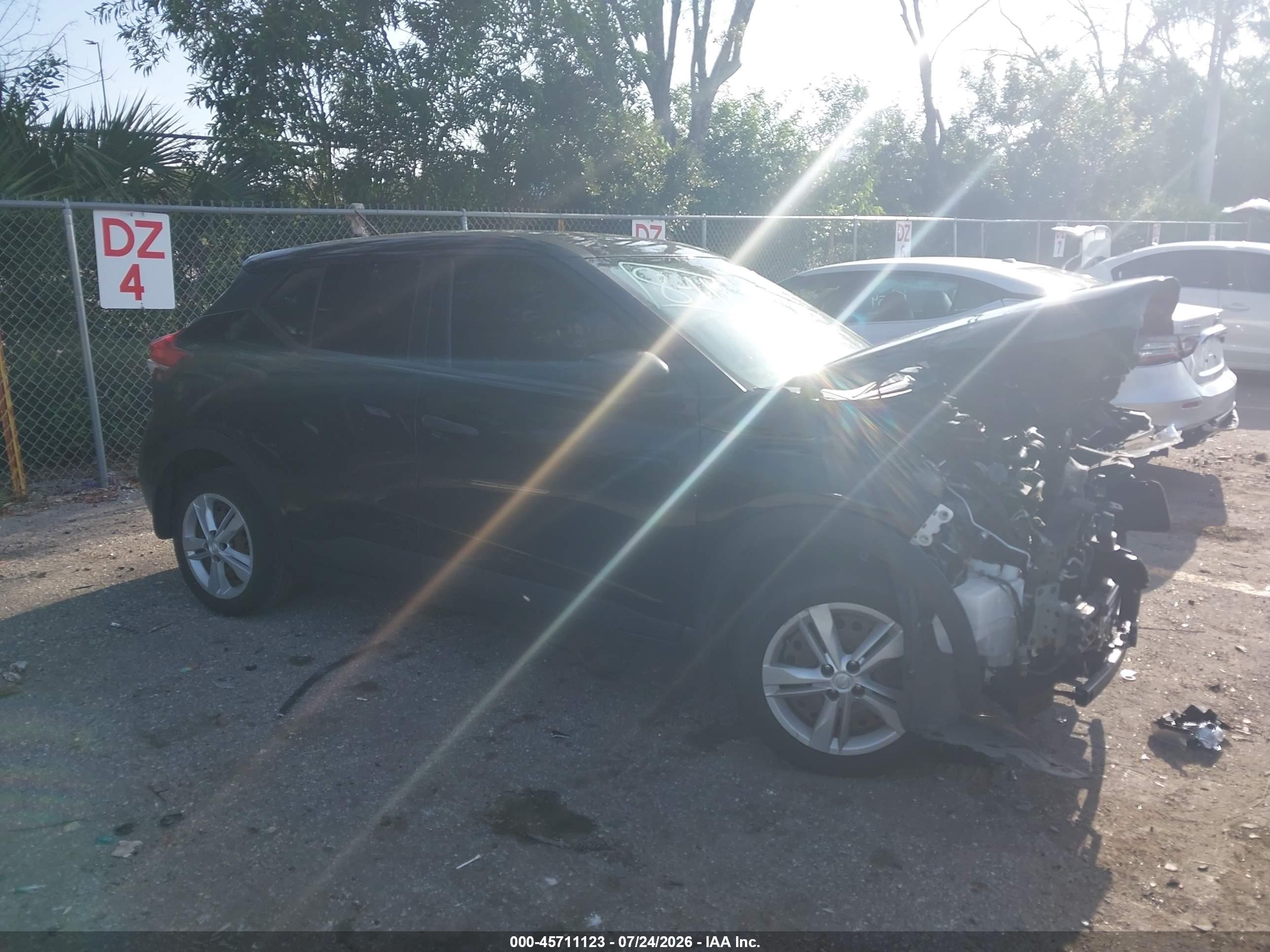 2020 Nissan Kicks S, VIN 3N1CP5BV6LL532894 — Front end