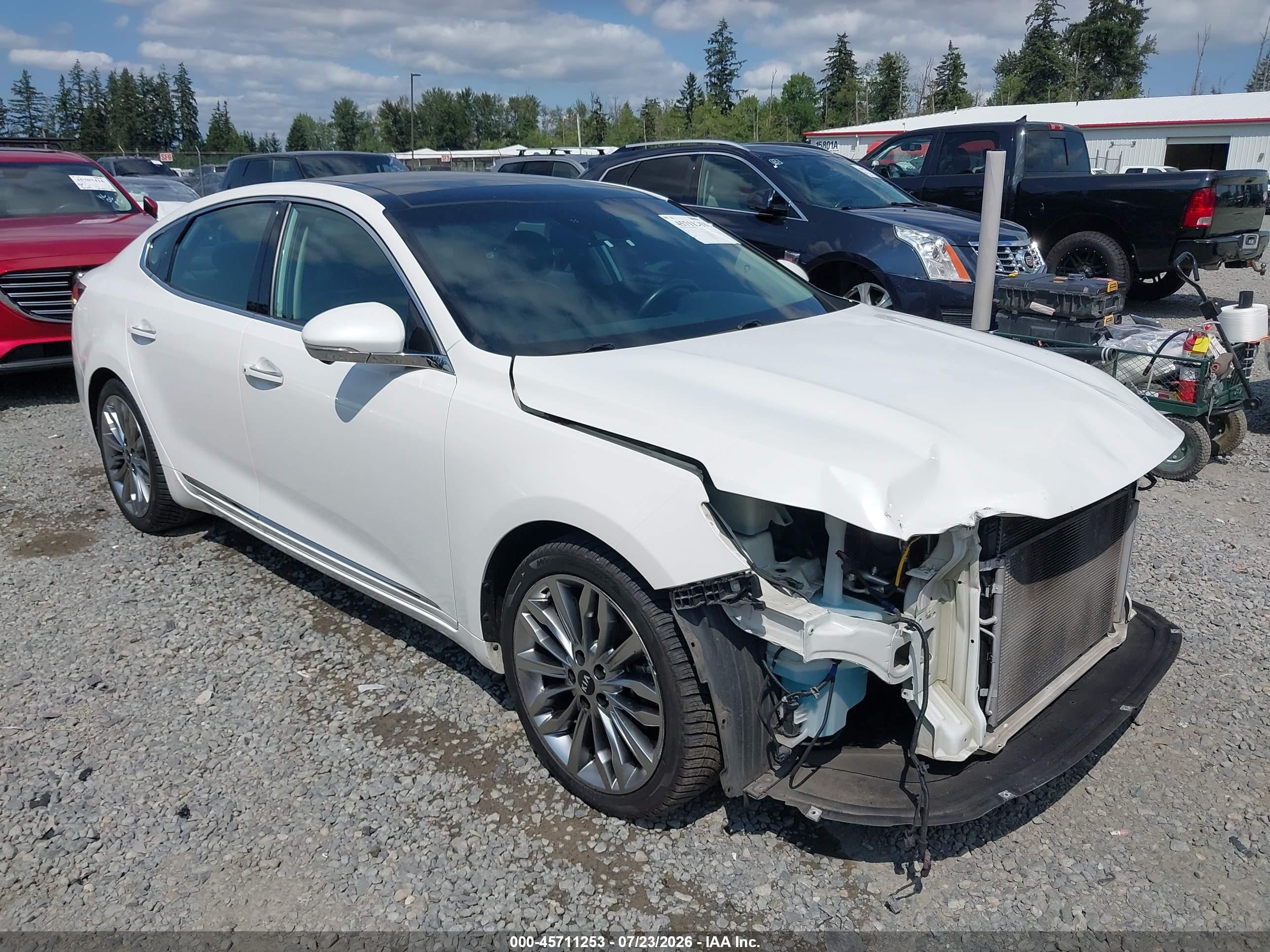 2020 Kia Cadenza Limited, VIN KNALC4J11L5230220 — Front end