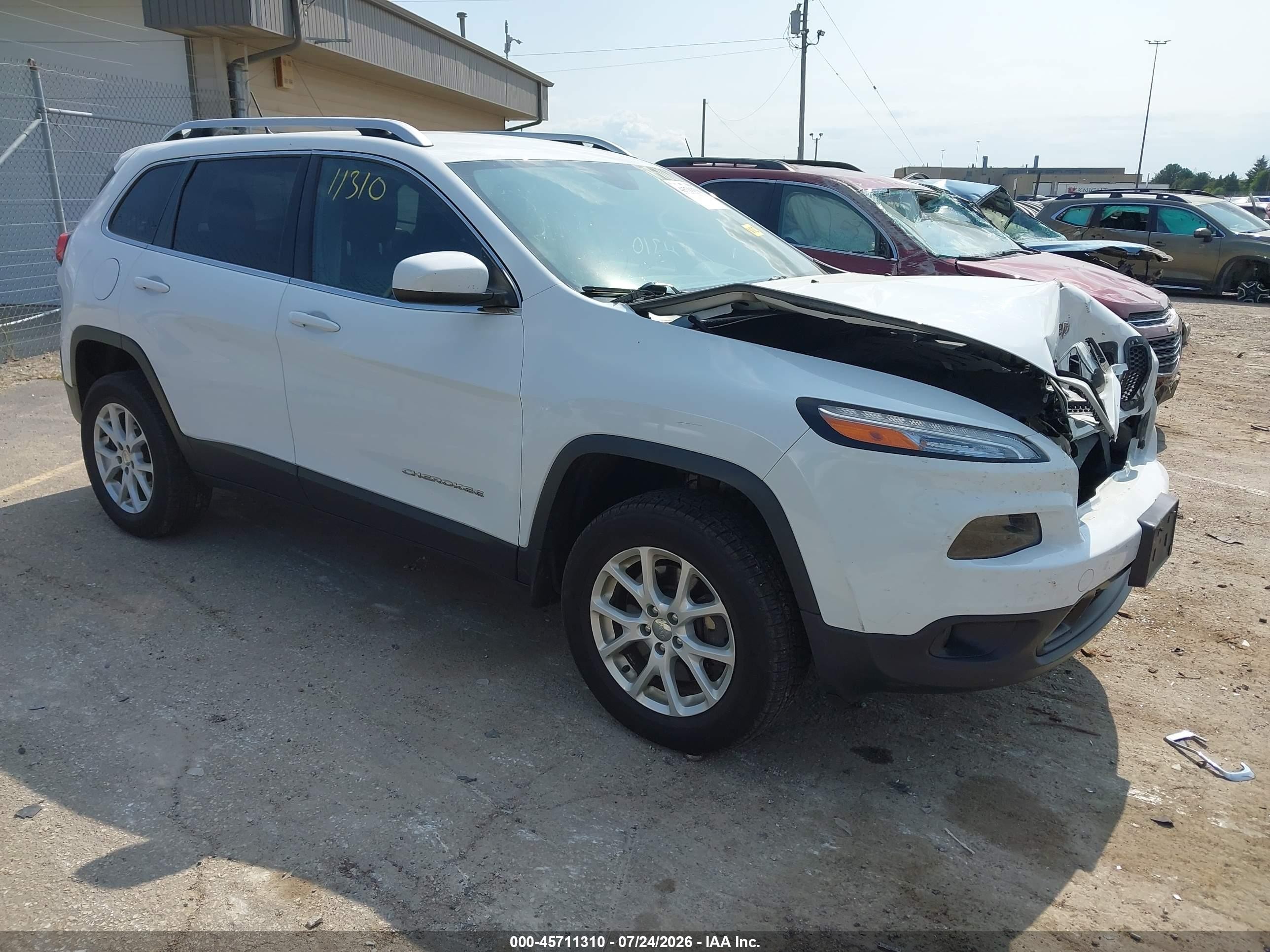 2014 Jeep Cherokee Latitude, VIN 1C4PJMCS4EW318269 — Перед
