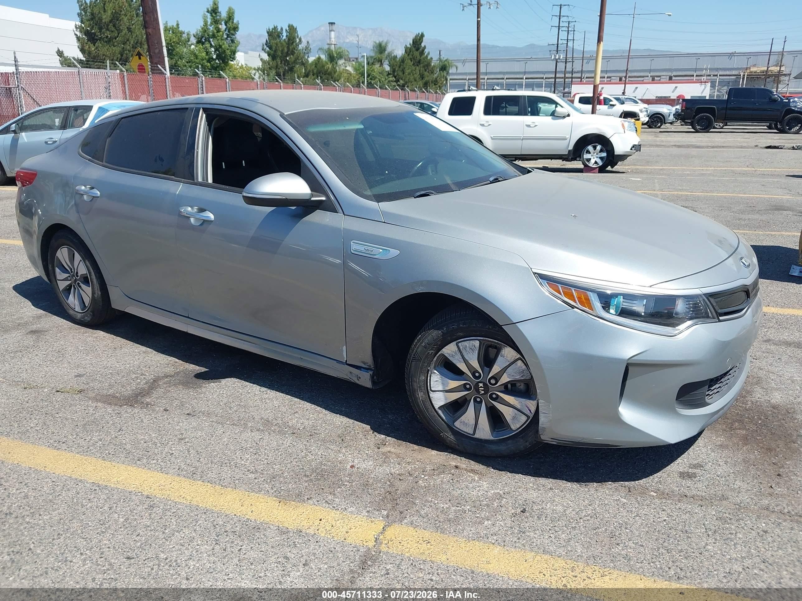 2017 Kia Optima, VIN KNAGT4LC2H5004713 — Side