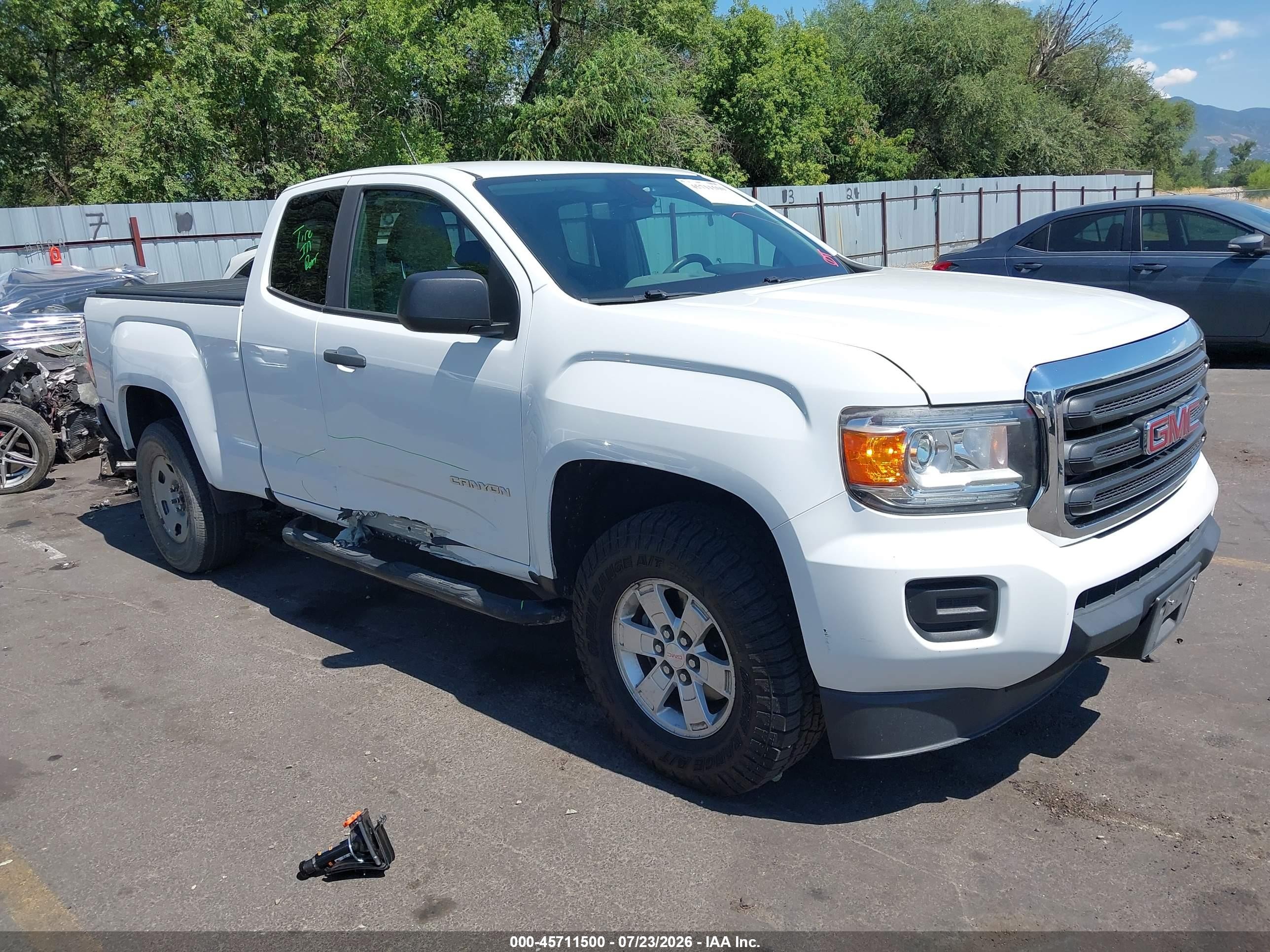 2016 GMC Canyon 2WD, VIN 1GTH5BE38G1372550 — Side