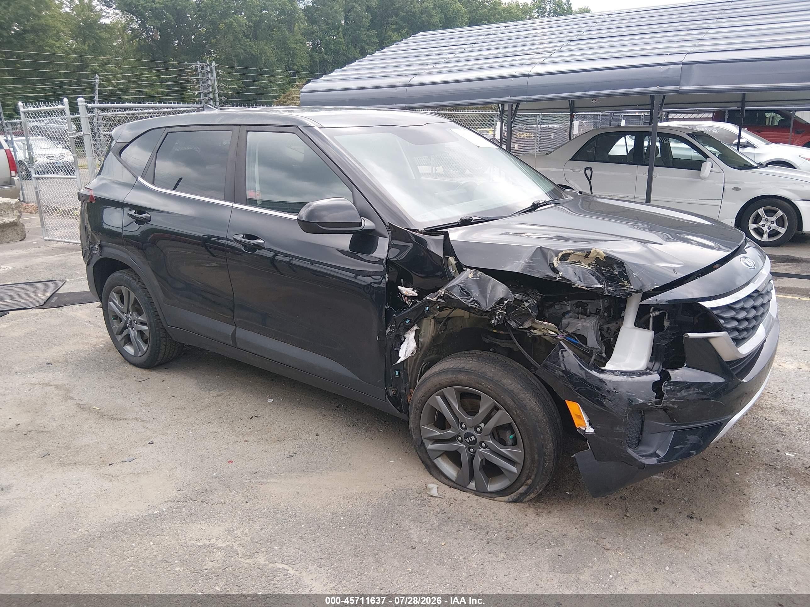 2021 Kia Seltos LX, VIN KNDEPCAA4M7045952 — Front end
