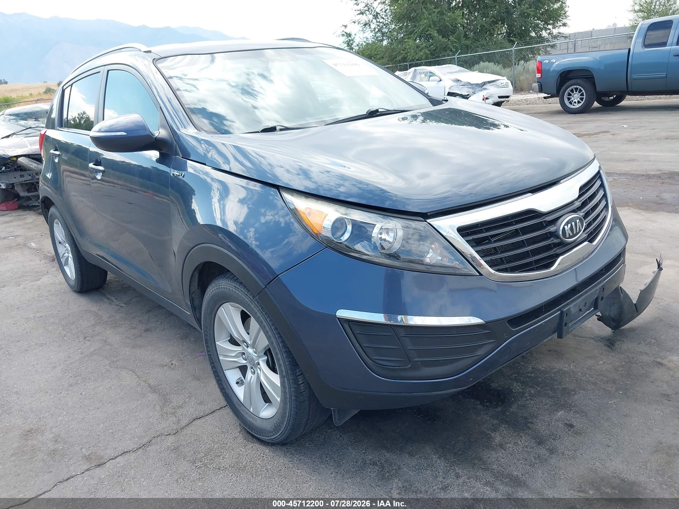2011 Kia Sportage LX, VIN KNDPBCA23B7102249 — Front end