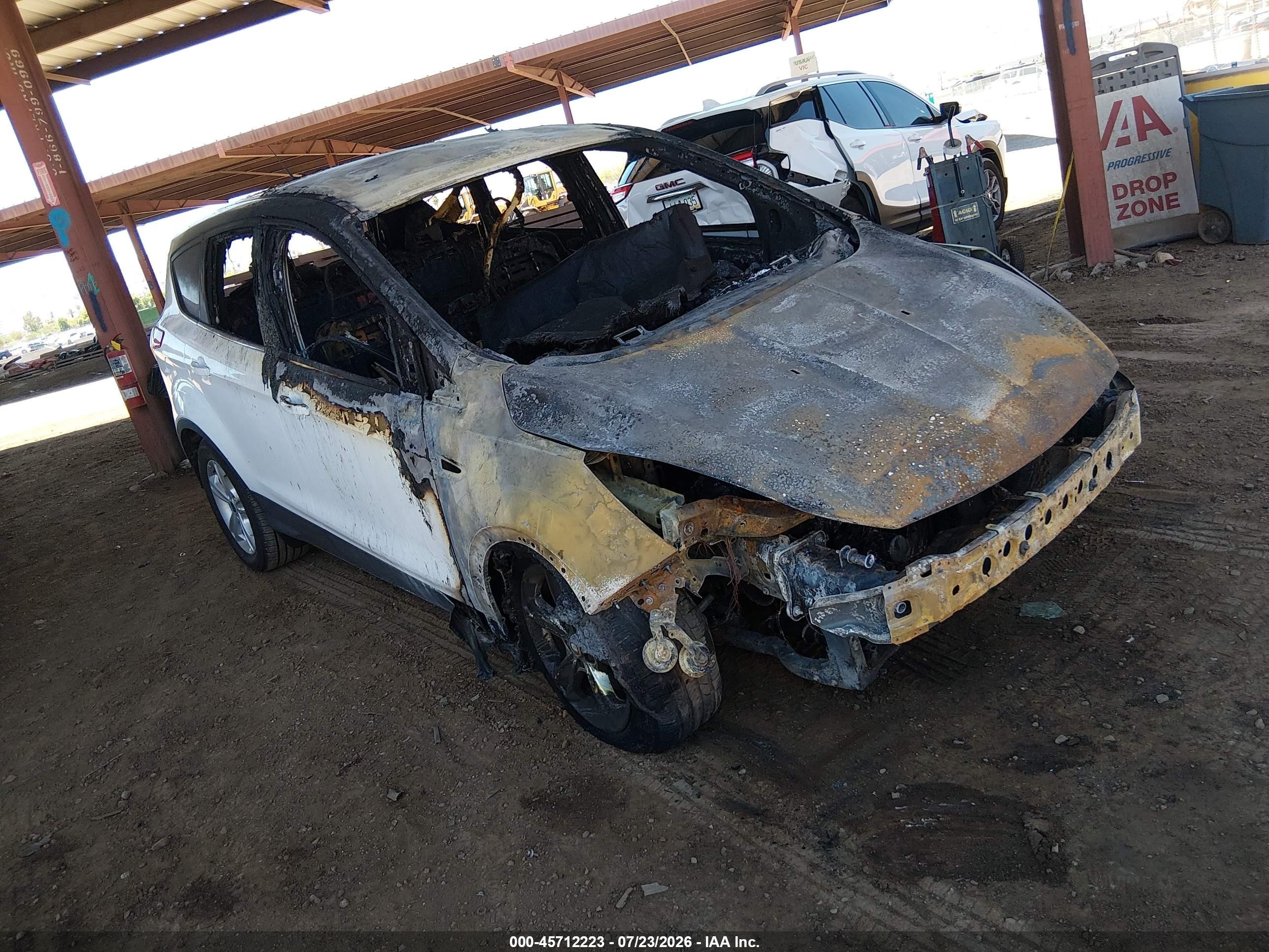 2013 Ford Escape SE, VIN 1FMCU9GX7DUB24799 — Engine fire