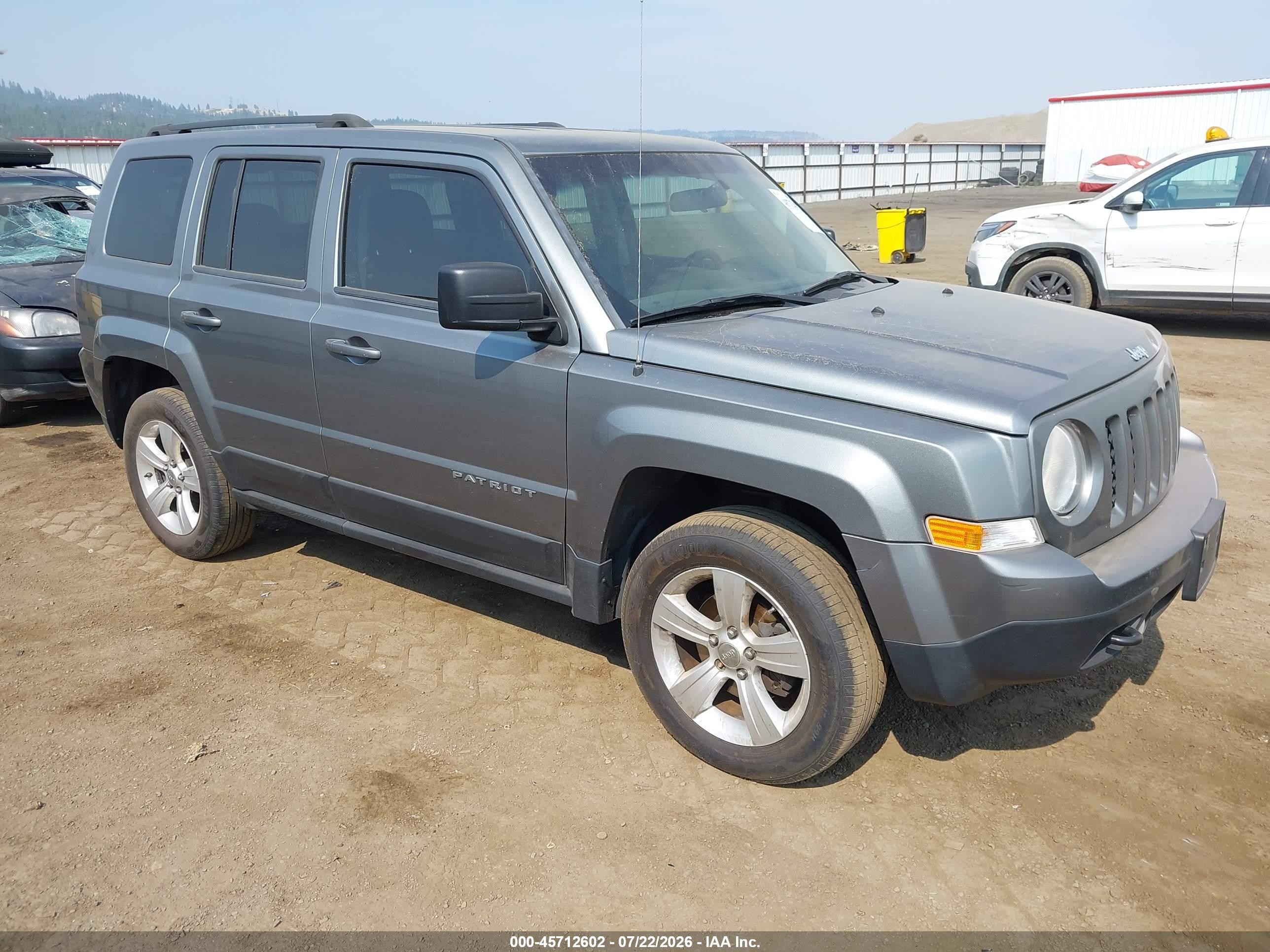 2013 Jeep Patriot Latitude, VIN 1C4NJRFB0DD108570 — Normal wear