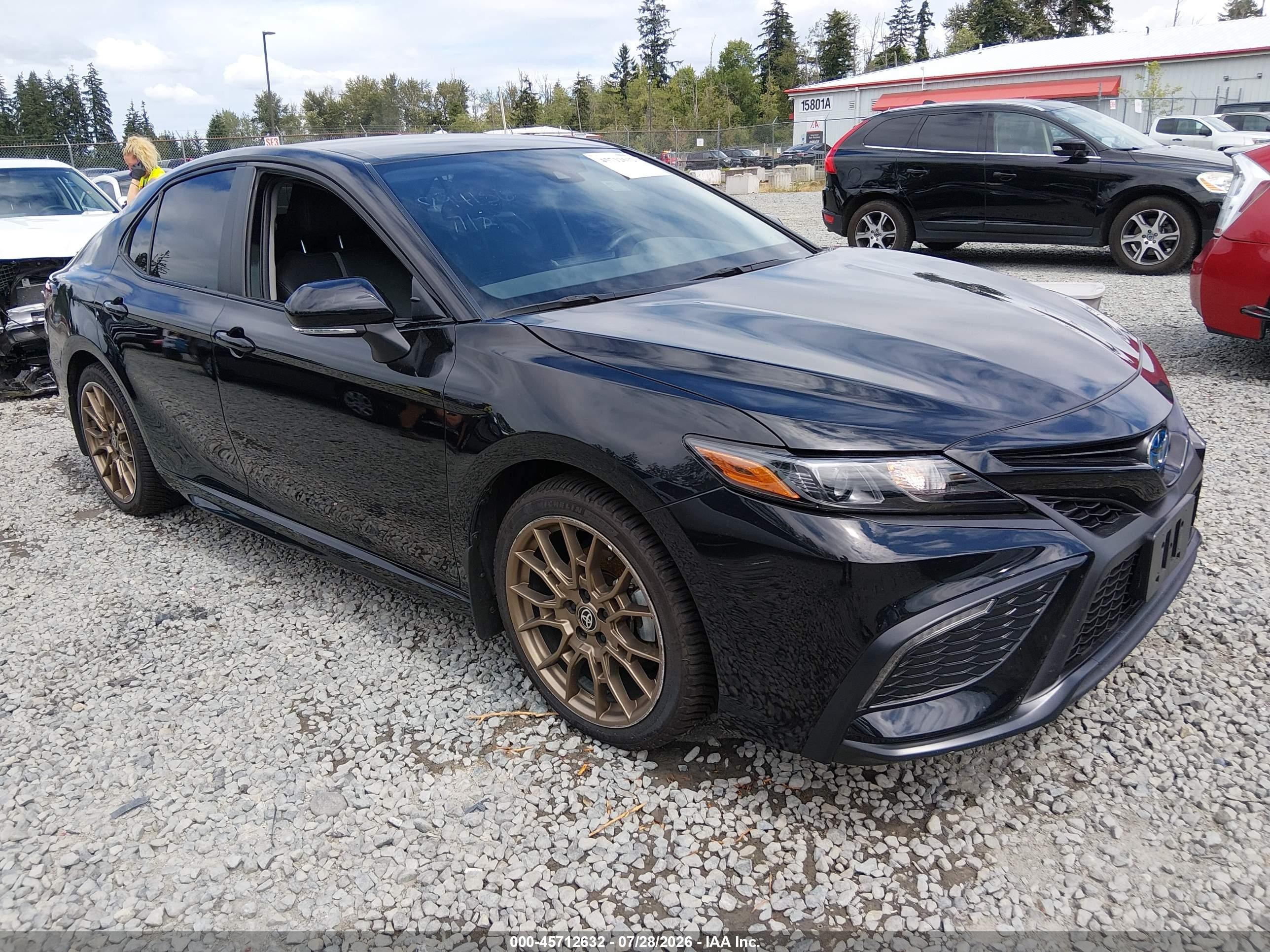 2024 Toyota Camry Hybrid SE, VIN 4T1G31AK1RU067171 — Бок