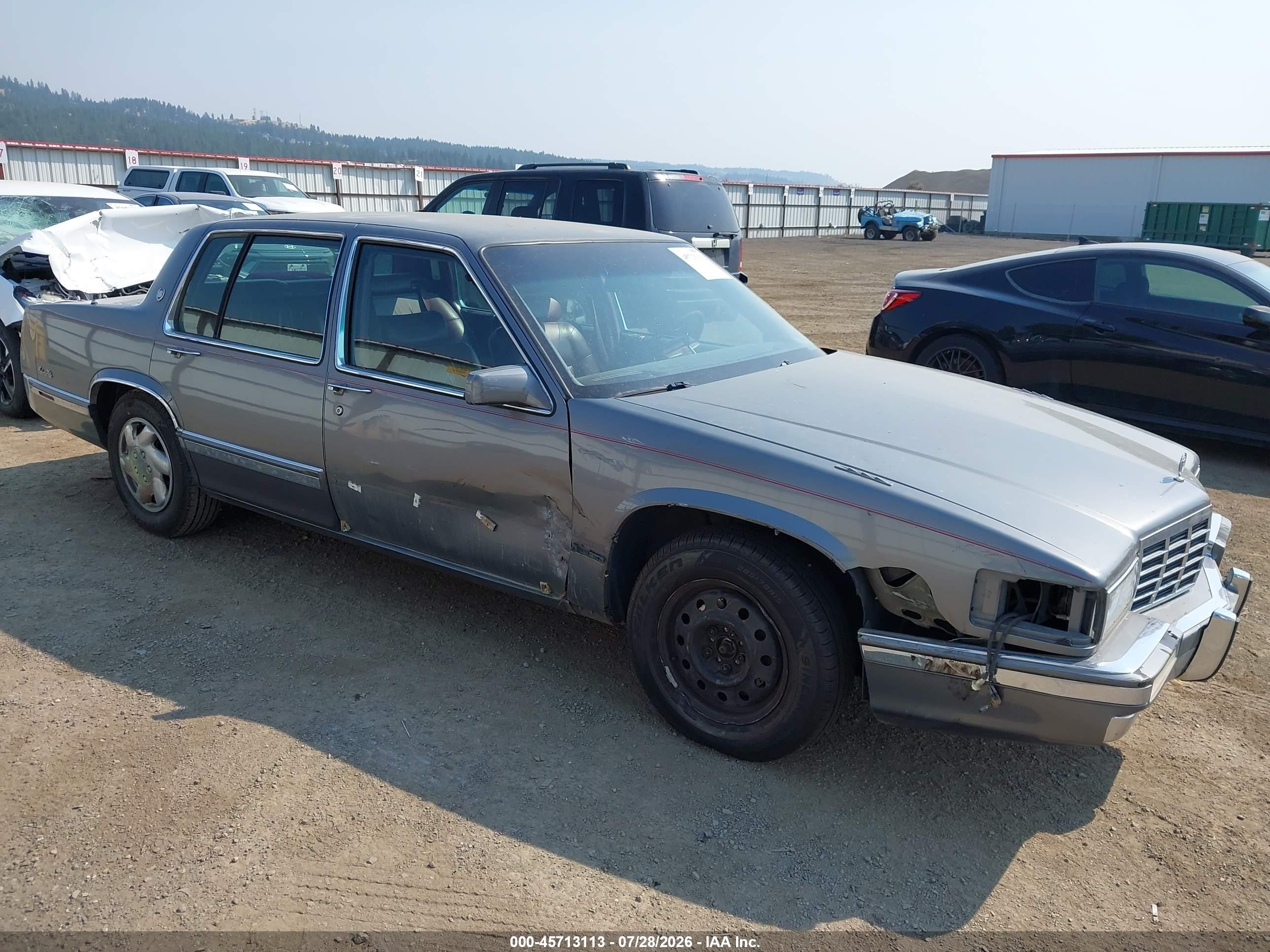 1993 Cadillac DeVille, VIN 1G6CD53B7P4235948 — Бок
