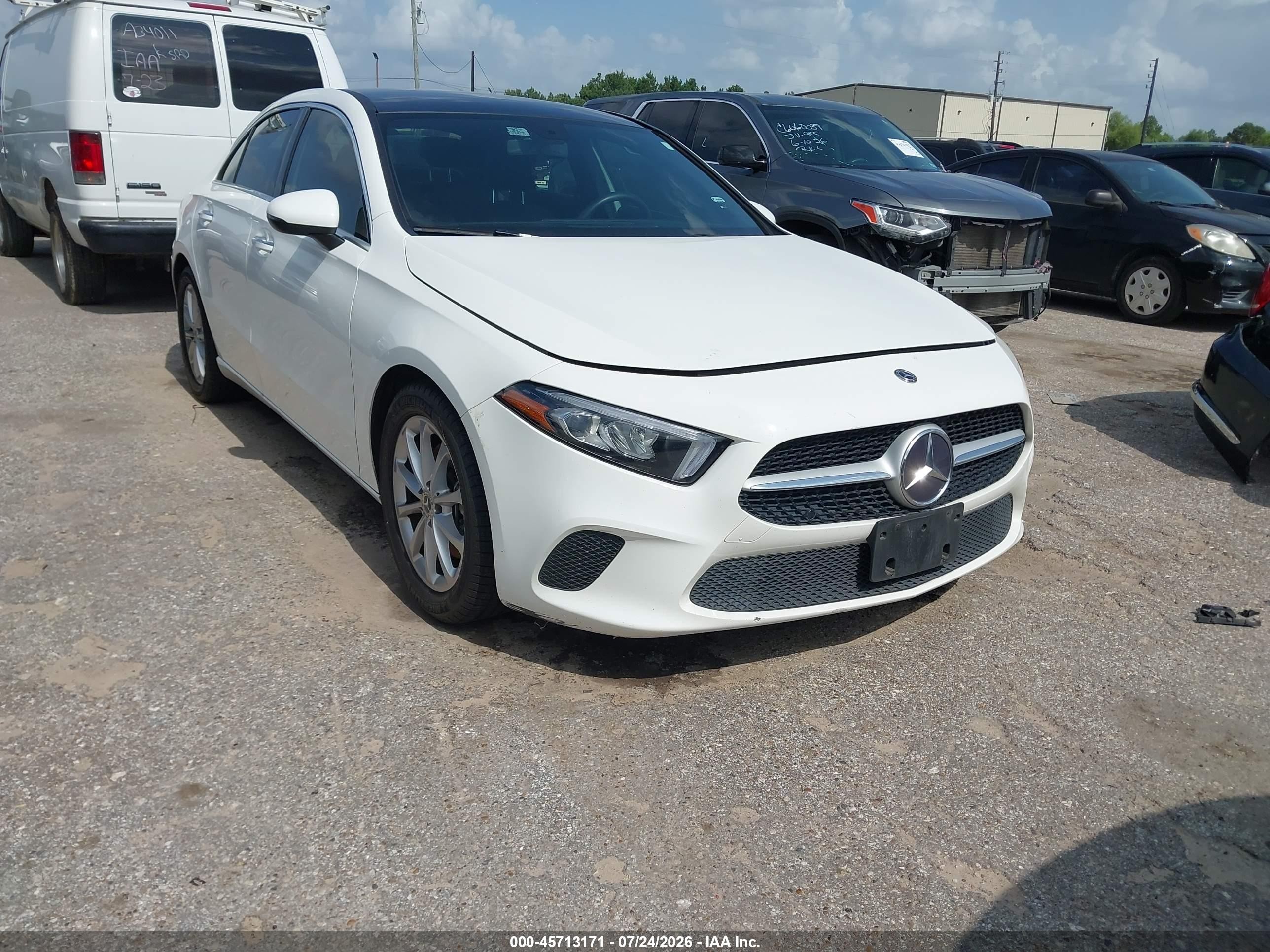 2019 Mercedes-Benz A 220, VIN WDD3G4EBXKW035449 — Normal wear