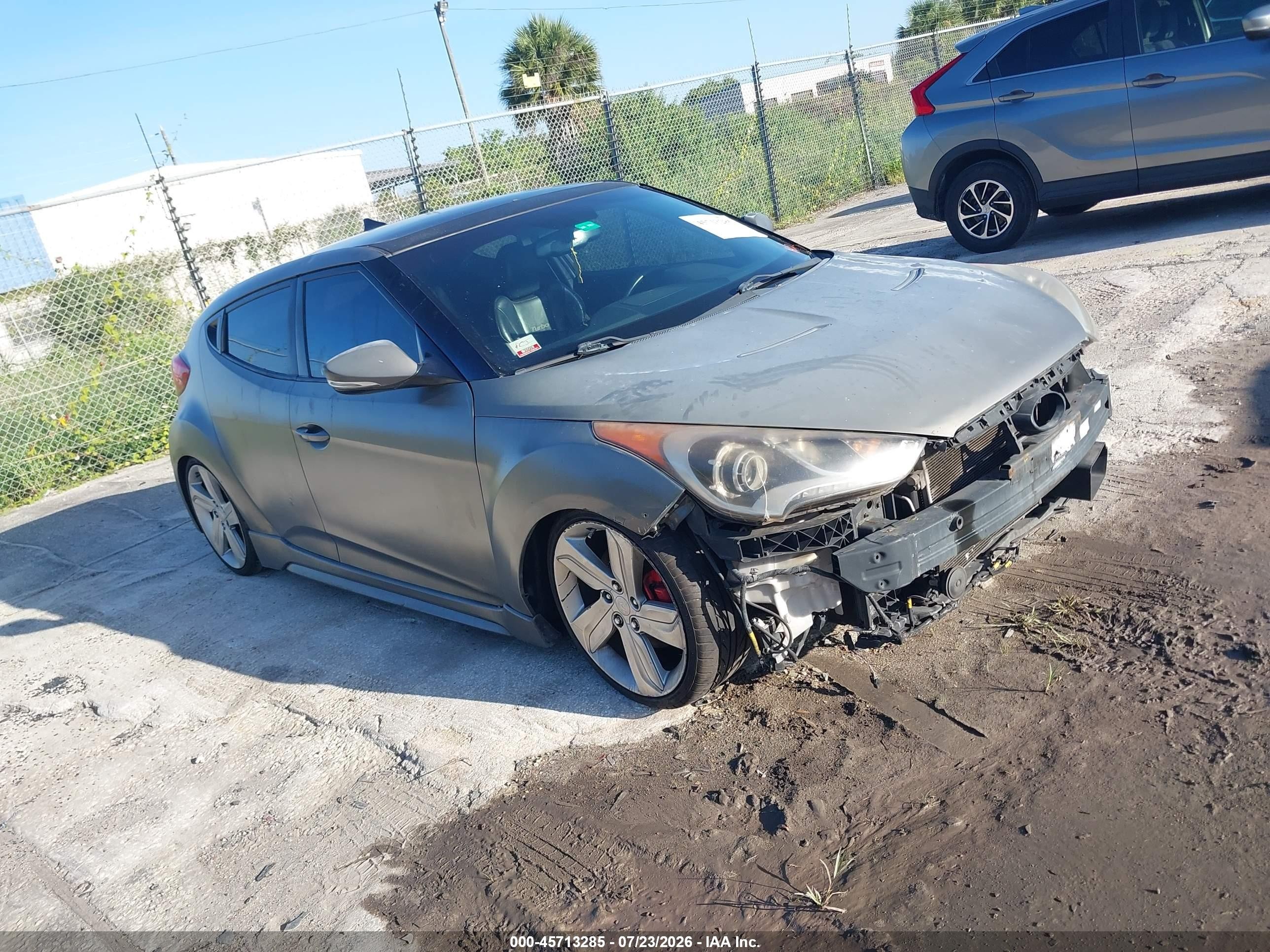 2015 Hyundai Veloster Turbo, VIN KMHTC6AE4FU226301 — Перед