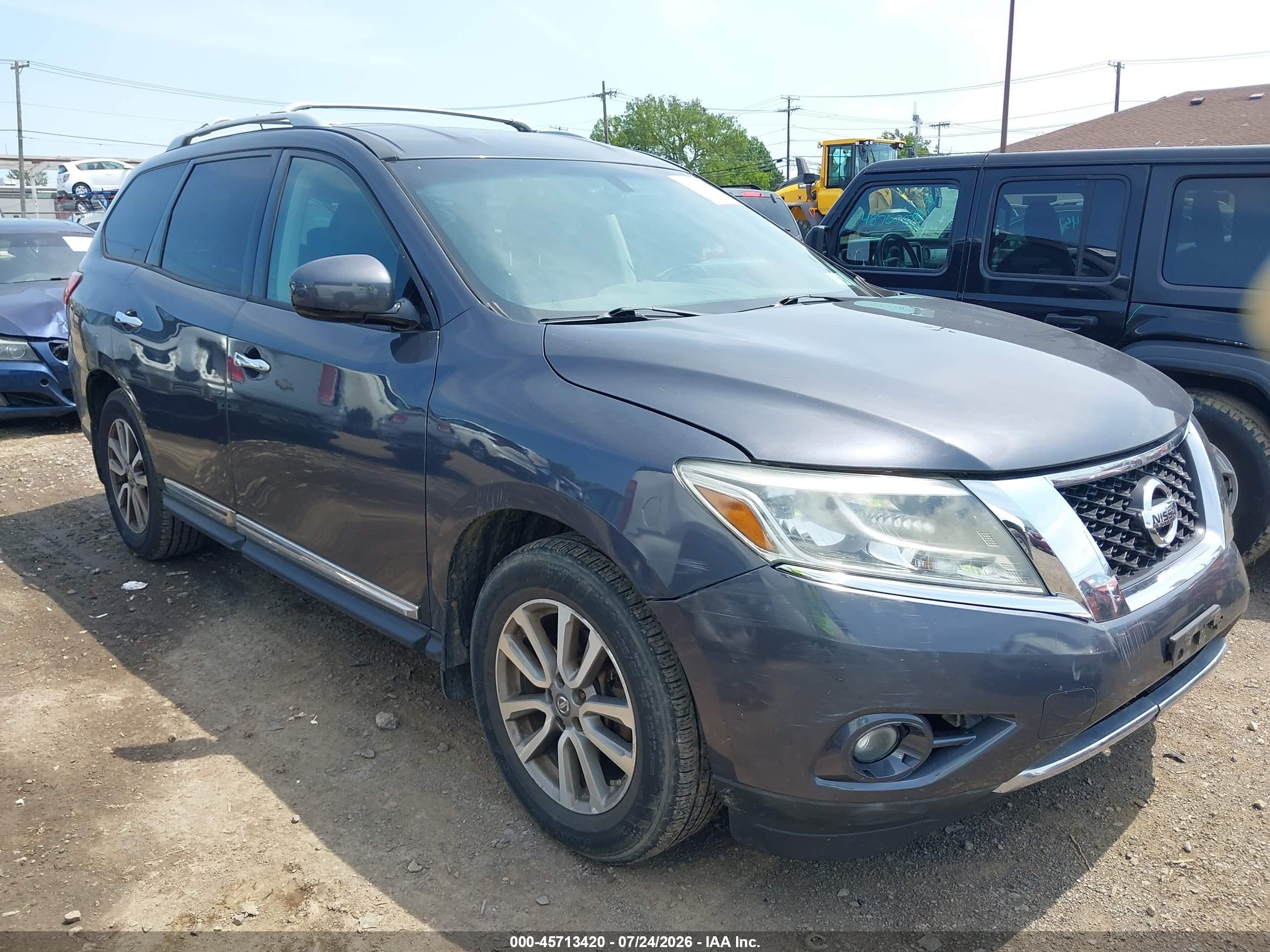 2014 Nissan Pathfinder Platinum, VIN 5N1AR2MM6EC721475 — Front end