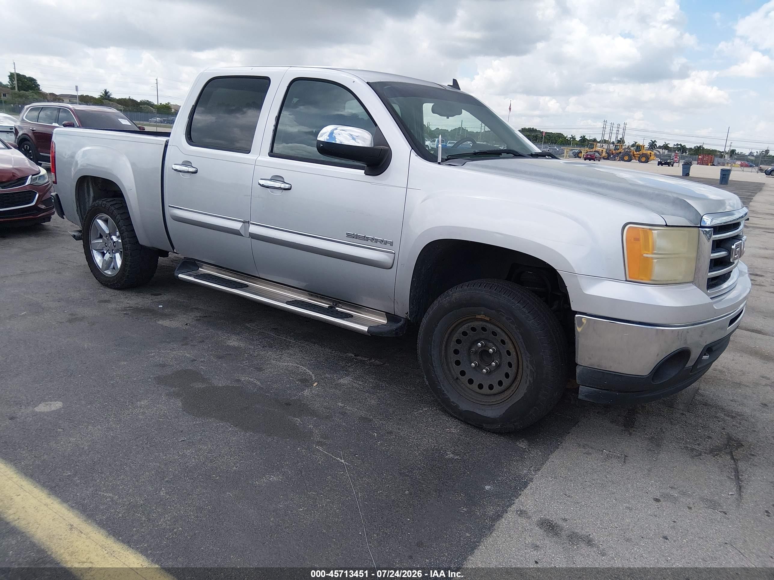 2013 GMC Sierra 1500 SLE, VIN 3GTP1VE02DG180312 — Side