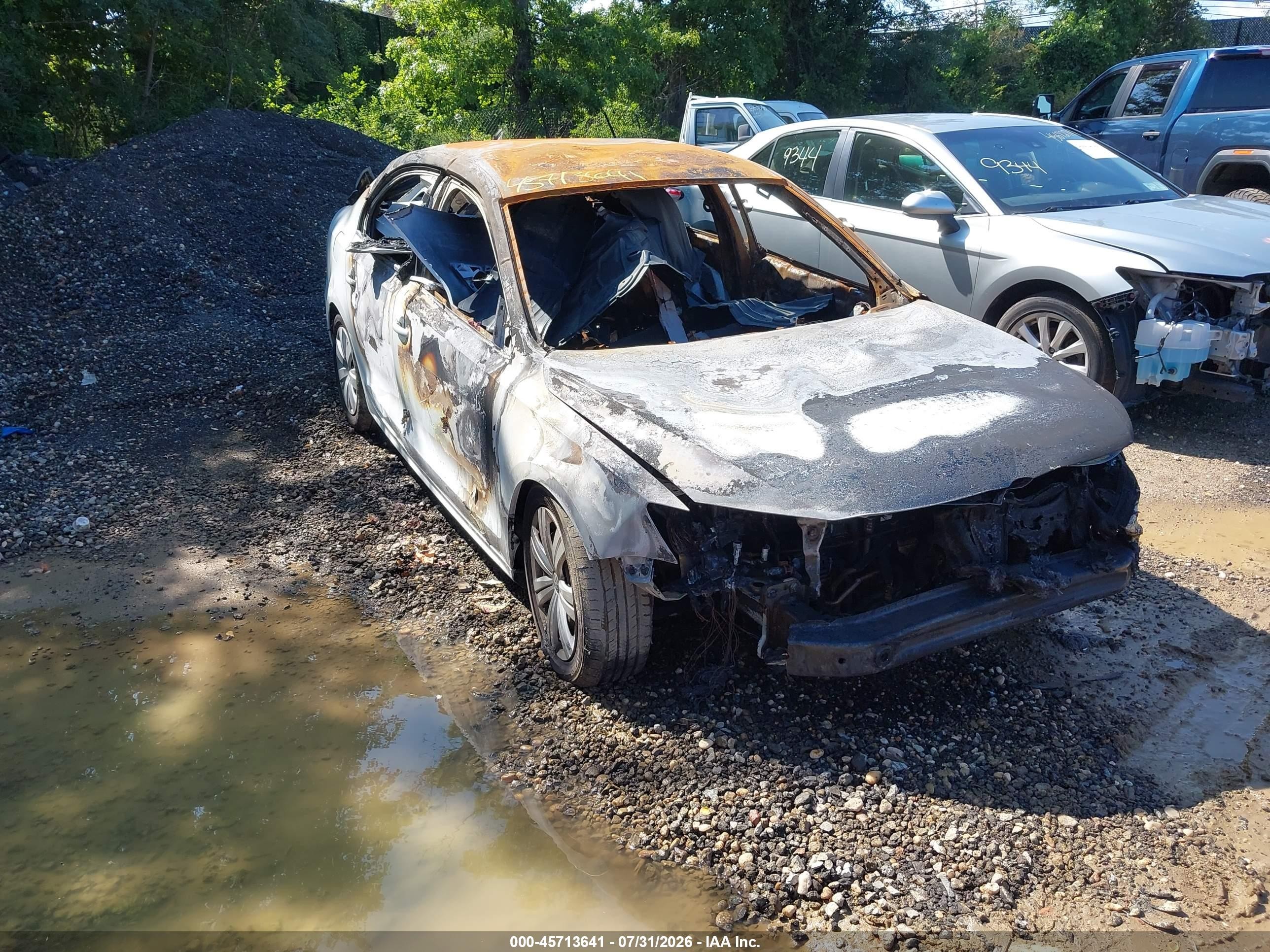 2017 Volkswagen Jetta S, VIN 3VW2B7AJ6HM294822 — Пожар