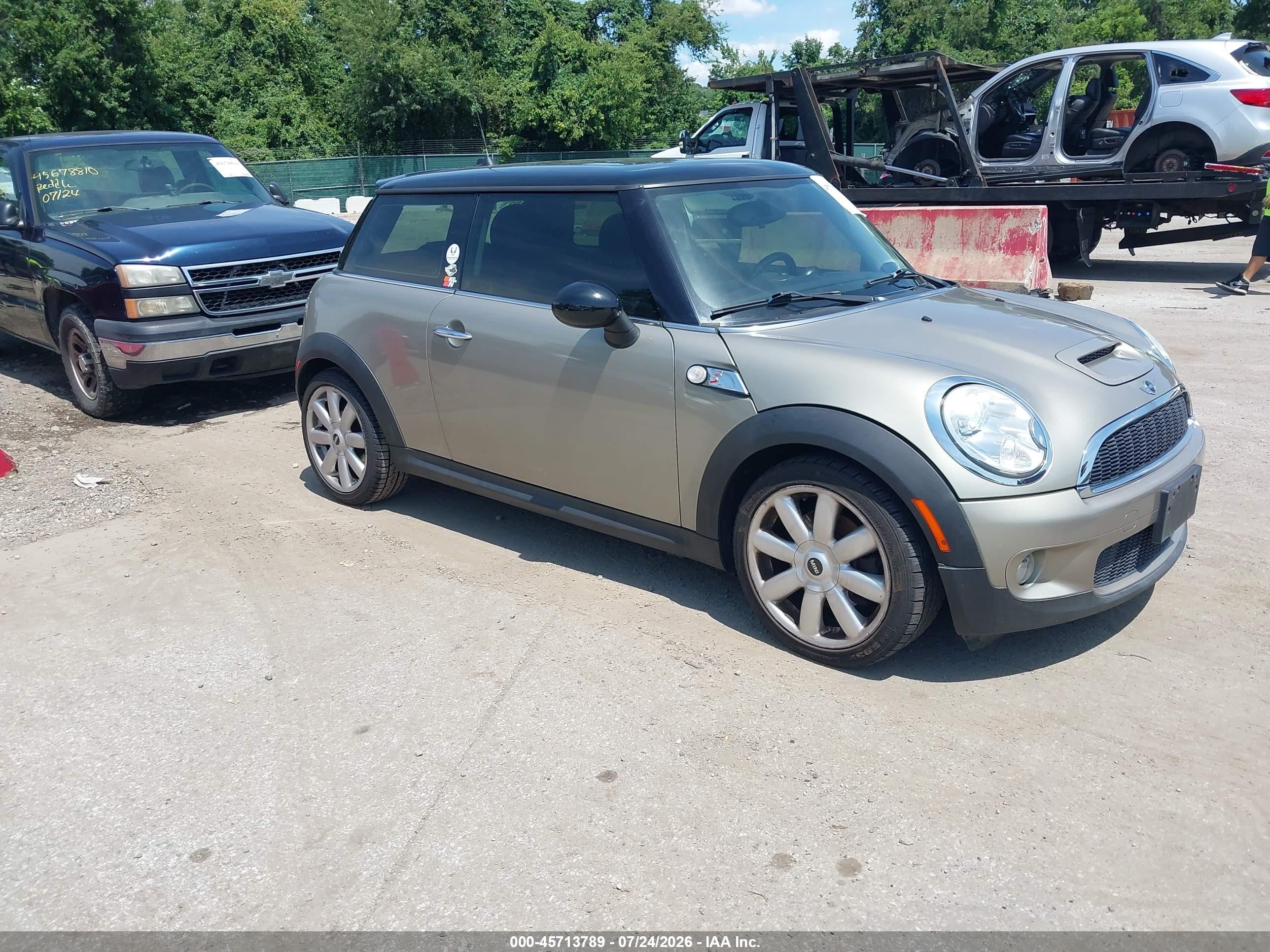 2010 MINI Hardtop S, VIN WMWMF7C55ATZ73274 — Normal wear
