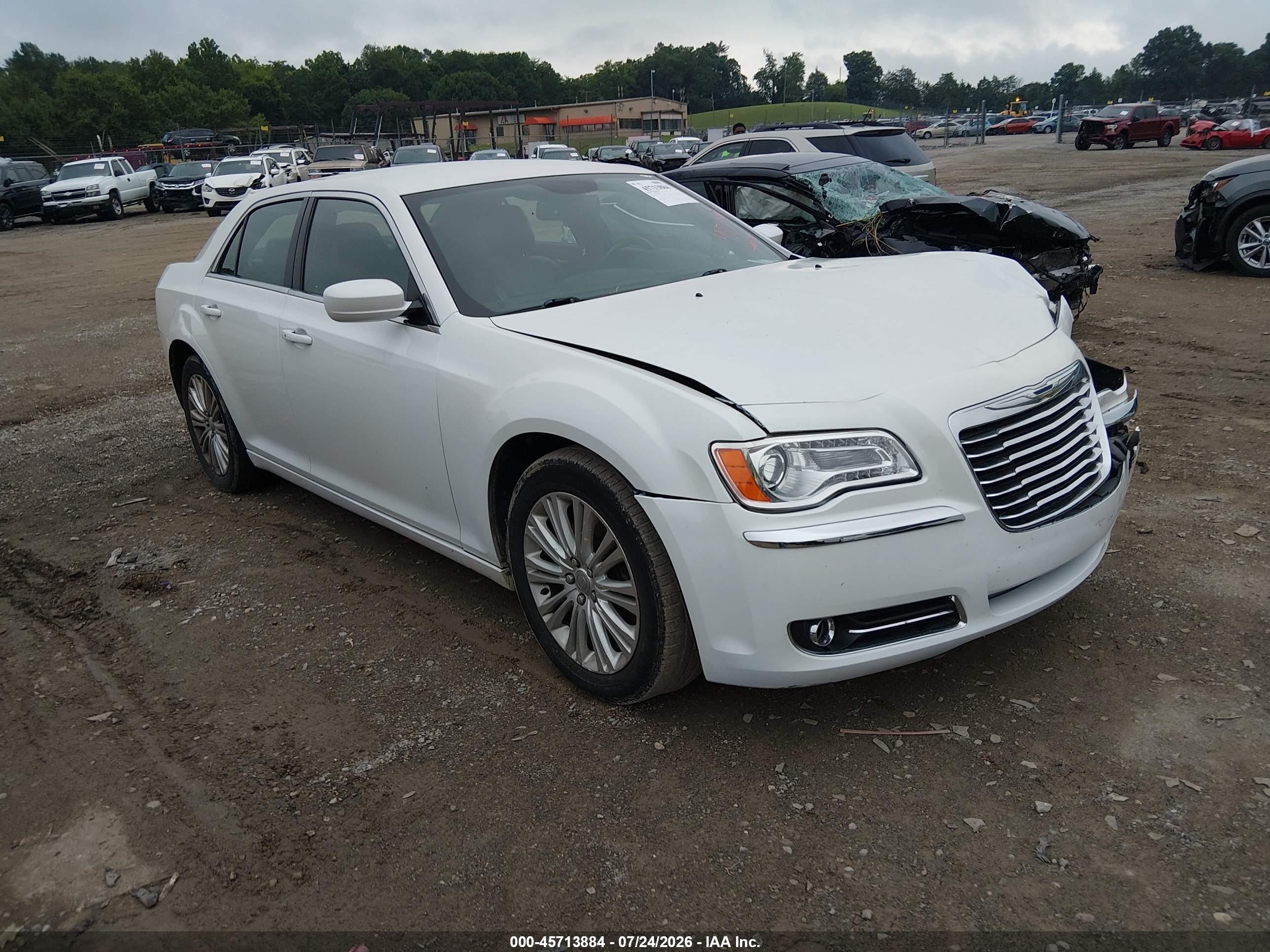 2014 Chrysler 300, VIN 2C3CCARG6EH183891 — Front end