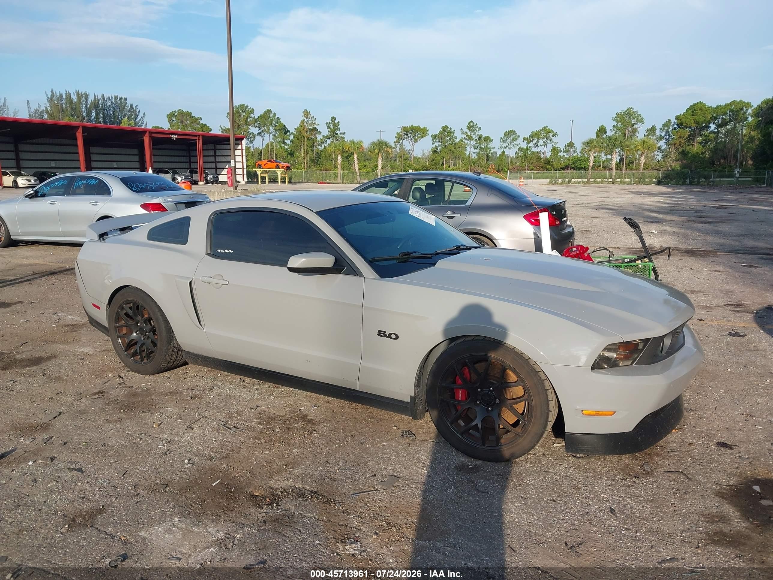 2011 Ford Mustang GT Premium, VIN 1ZVBP8CF8B5146412 — Зад