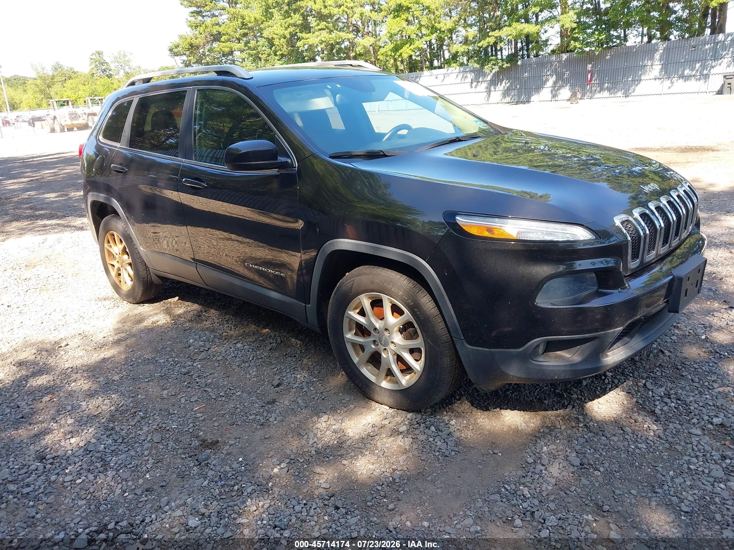 2015 Jeep Cherokee Latitude, VIN 1C4PJMCB8FW794929 — Бок