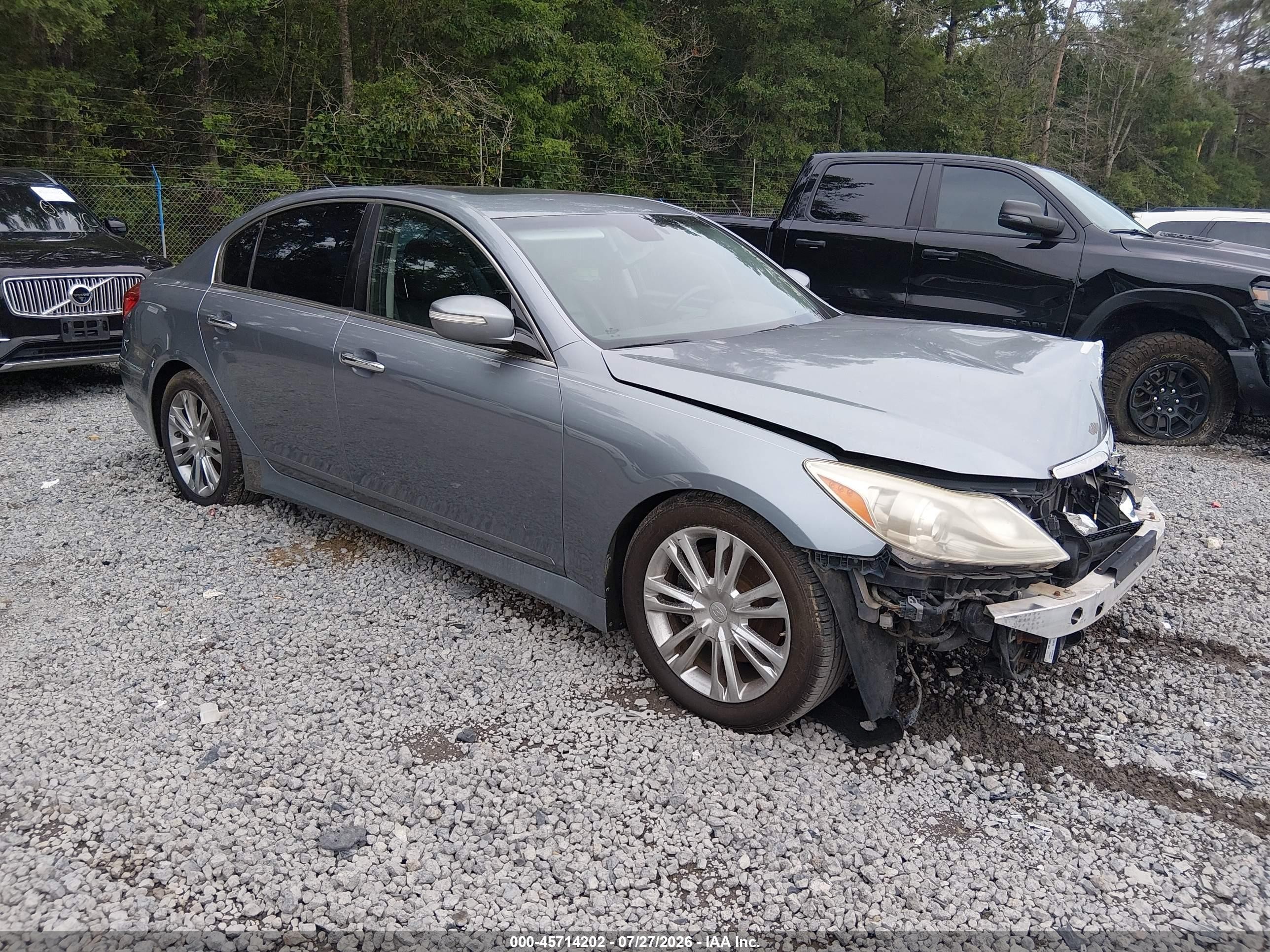 2014 Hyundai Genesis 3.8L, VIN KMHGC4DD1EU263670 — Normal wear