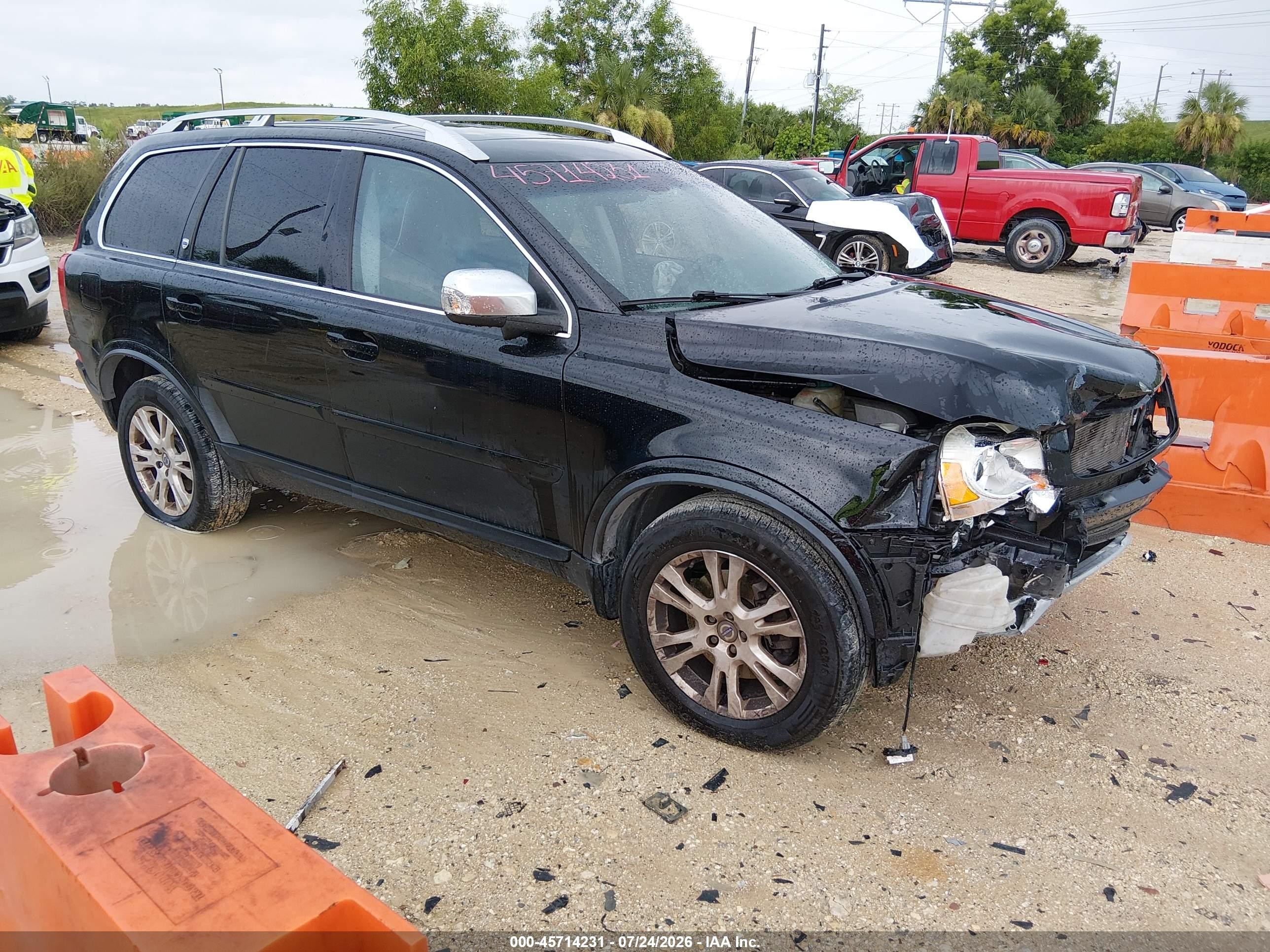 2013 Volvo XC90 Premier Plus, VIN YV4952CZ1D1635241 — Front end
