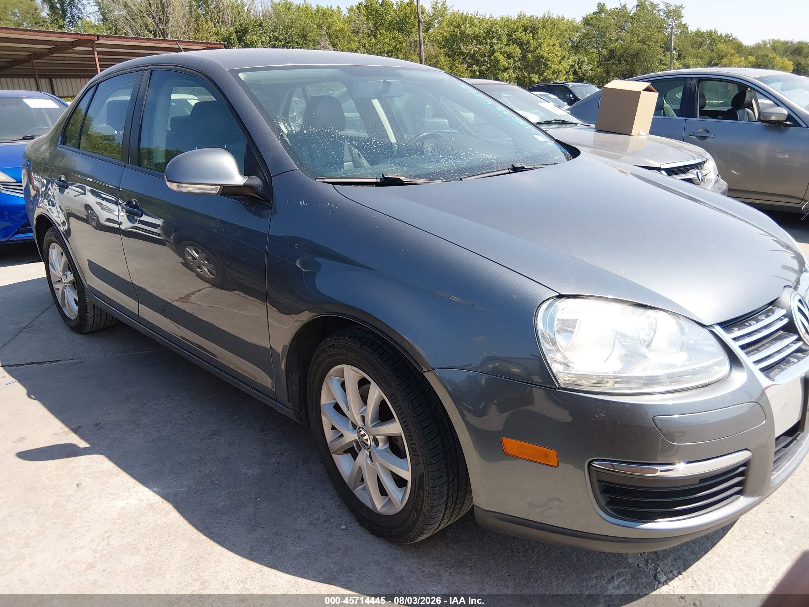 2010 Volkswagen Jetta Limited Edition, VIN 3VWAX7AJ4AM098834 — Normal wear