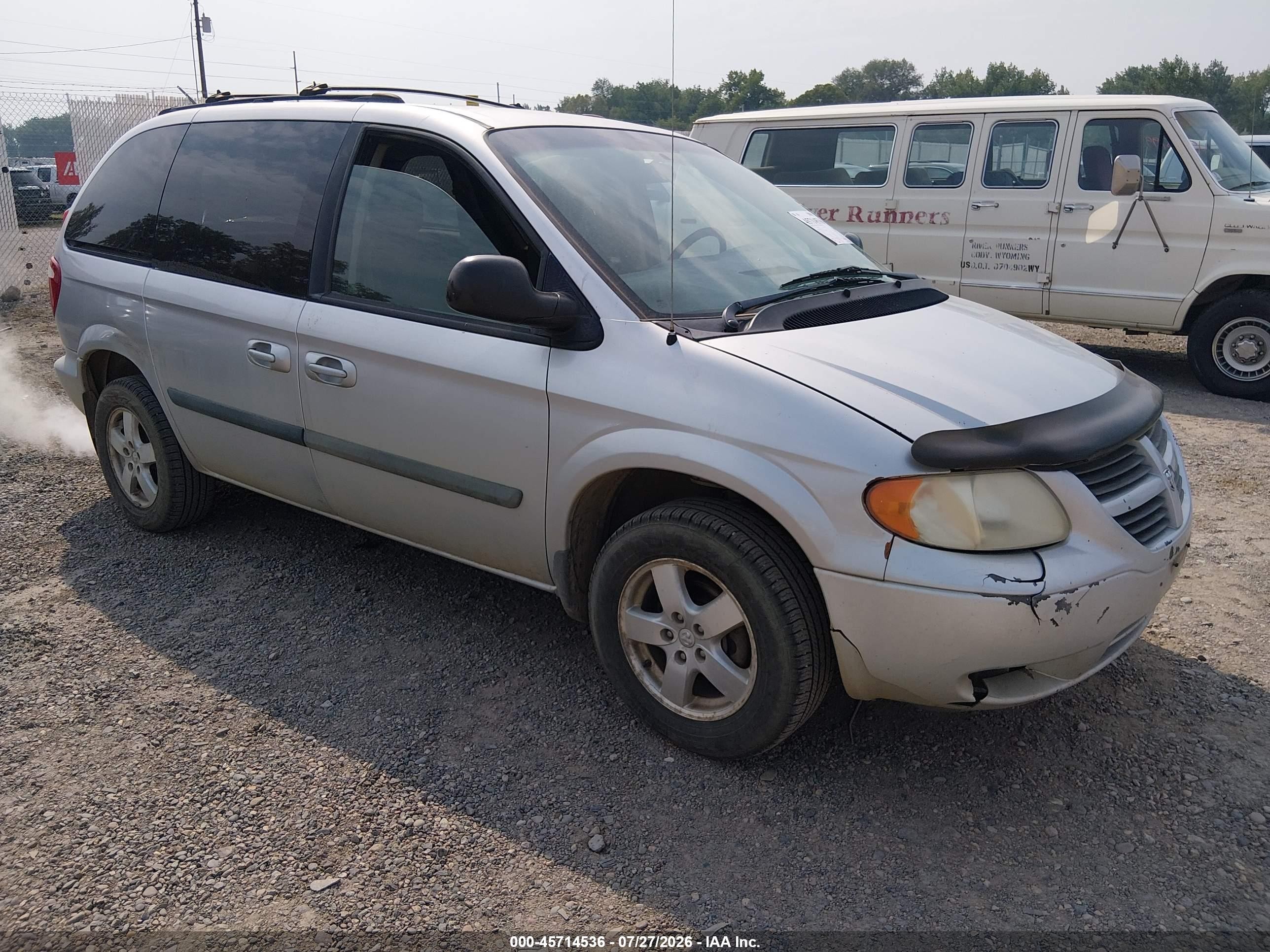2005 Dodge Caravan SXT, VIN 1D4GP45R85B195644 — Normal wear