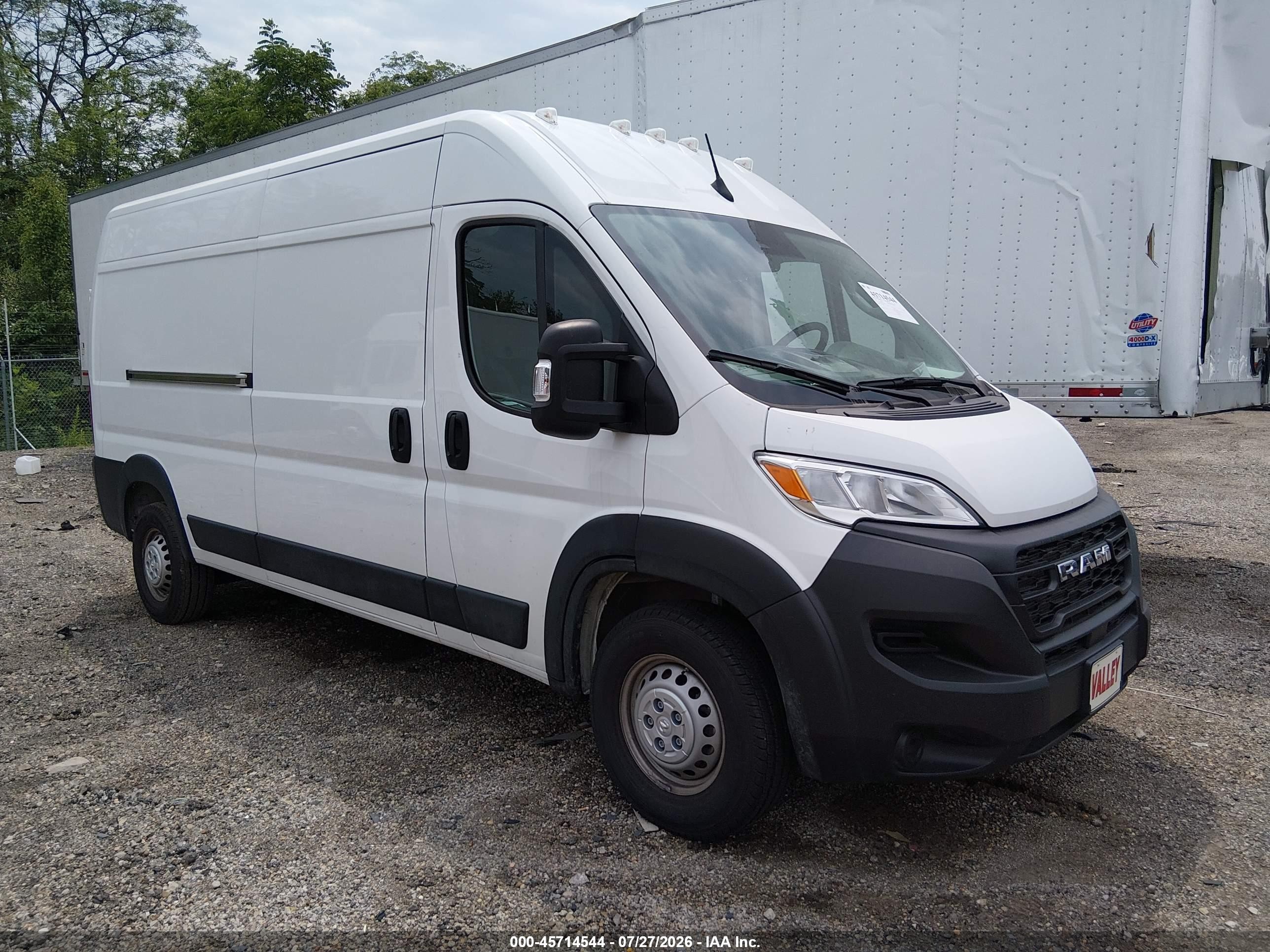 2024 Ram ProMaster Cargo Tradesman, VIN 3C6LRVDG1RE155109 — Бок
