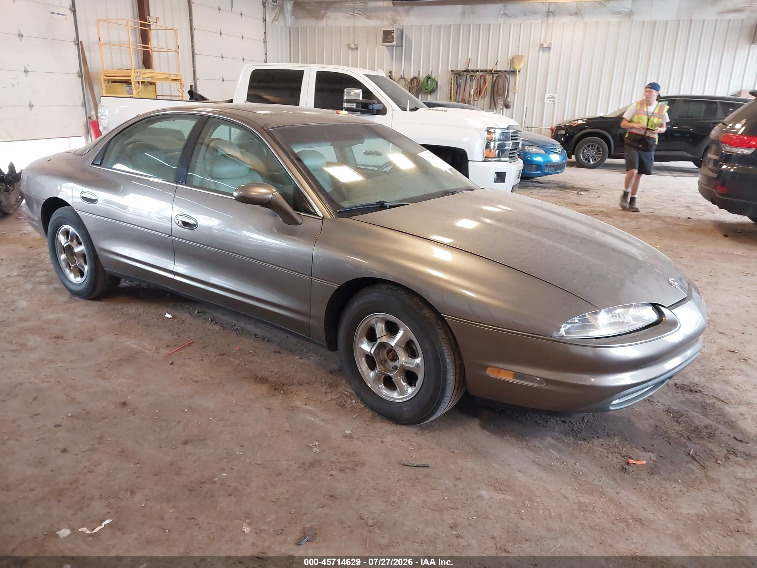 1999 Oldsmobile Aurora, VIN 1G3GR62C7X4113719 — Normal wear