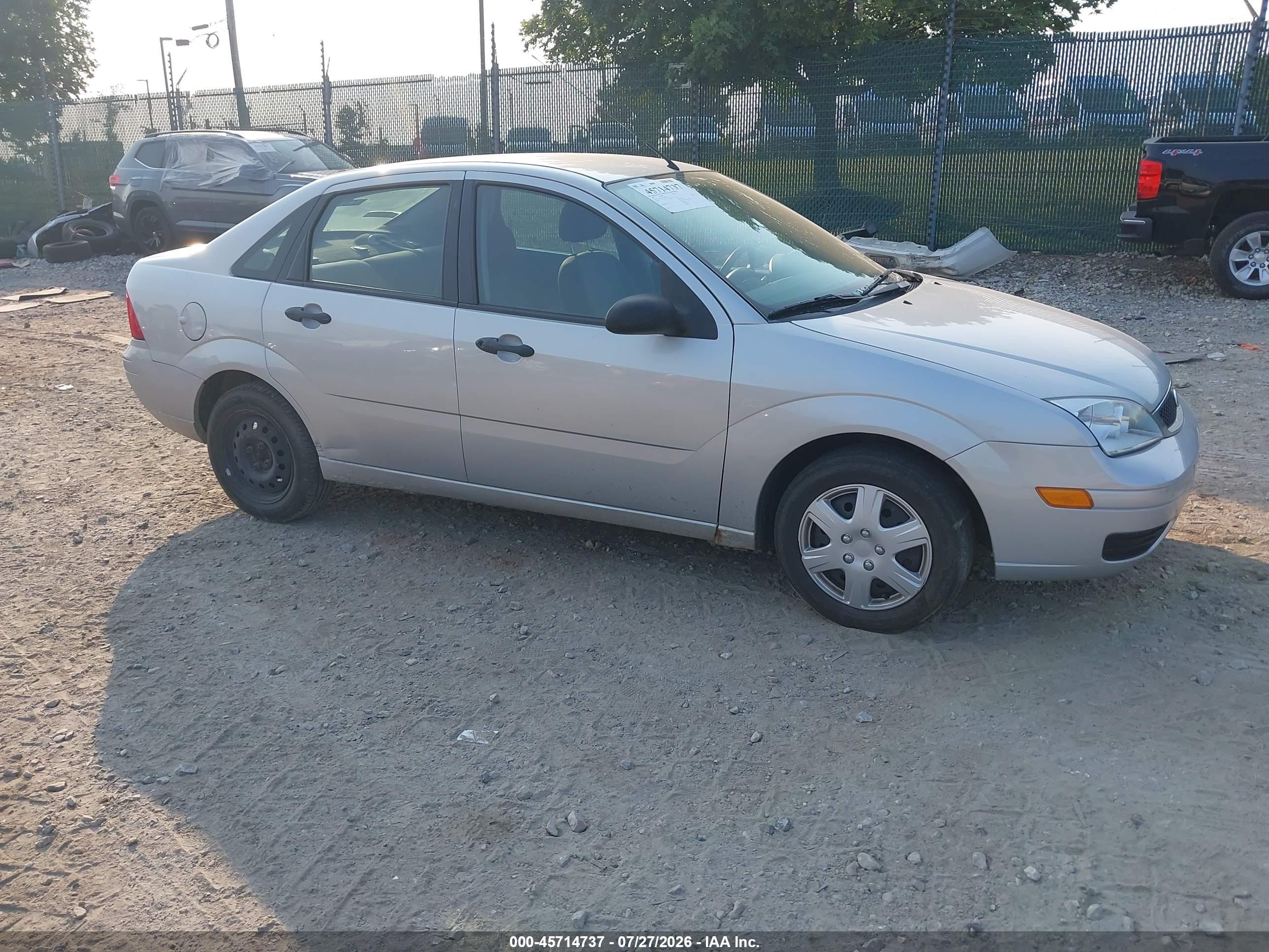 2007 Ford Focus S, VIN 1FAFP34N97W196479 — Side