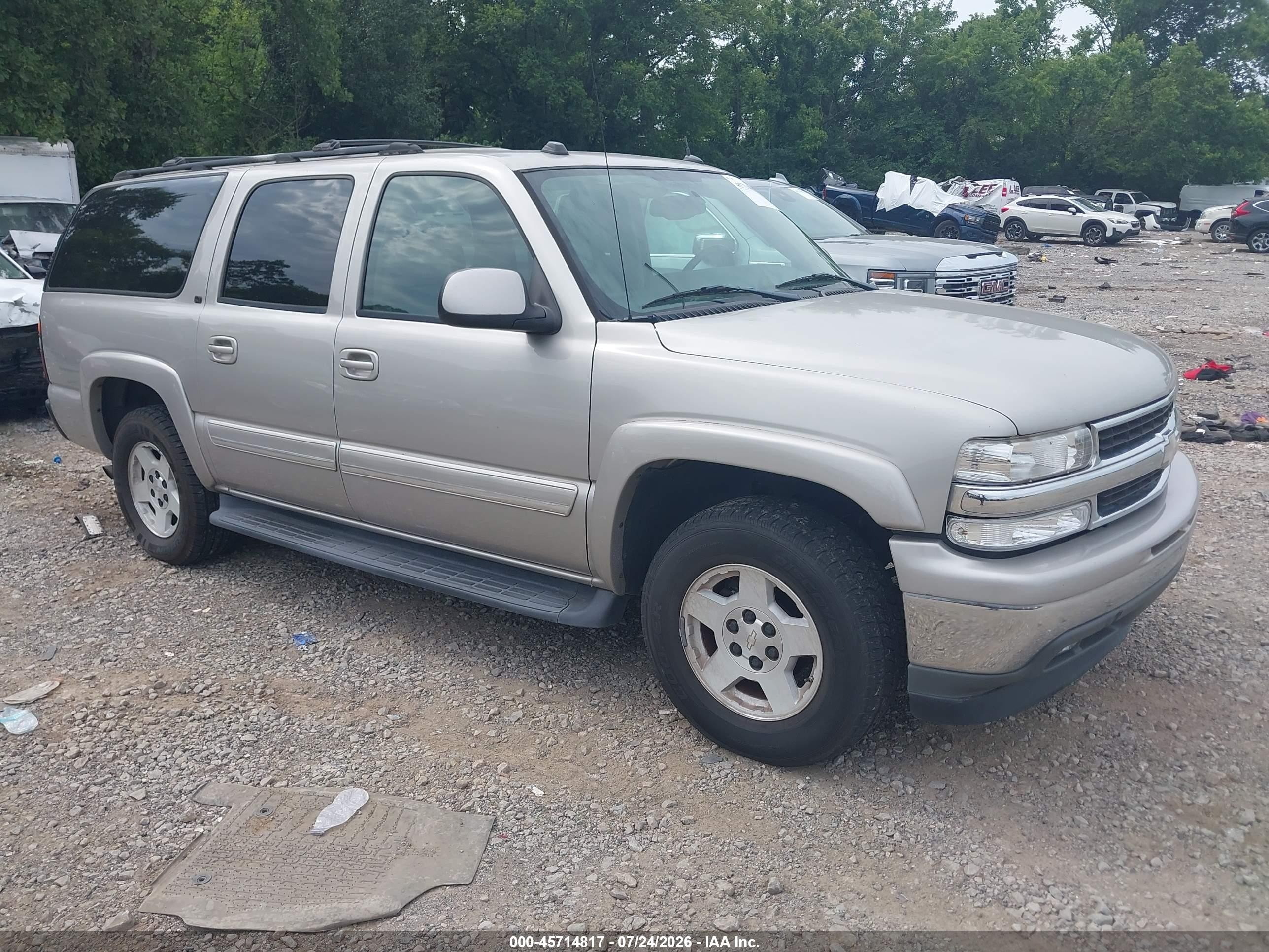2005 Chevrolet Suburban LT, VIN 1GNEC16Z85R131454 — Normal wear