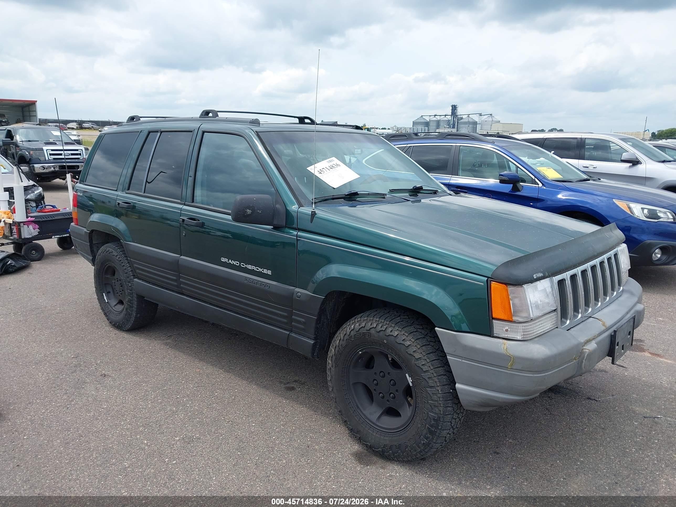 1998 Jeep Grand Cherokee Laredo, VIN 1J4GZ58Y4WC192021 — Перед