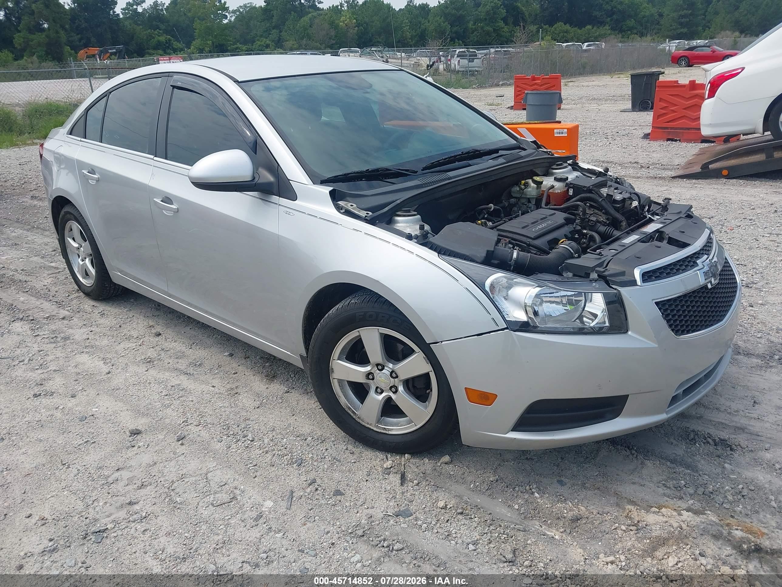2014 Chevrolet Cruze 1LT, VIN 1G1PC5SB2E7185211 — Front end