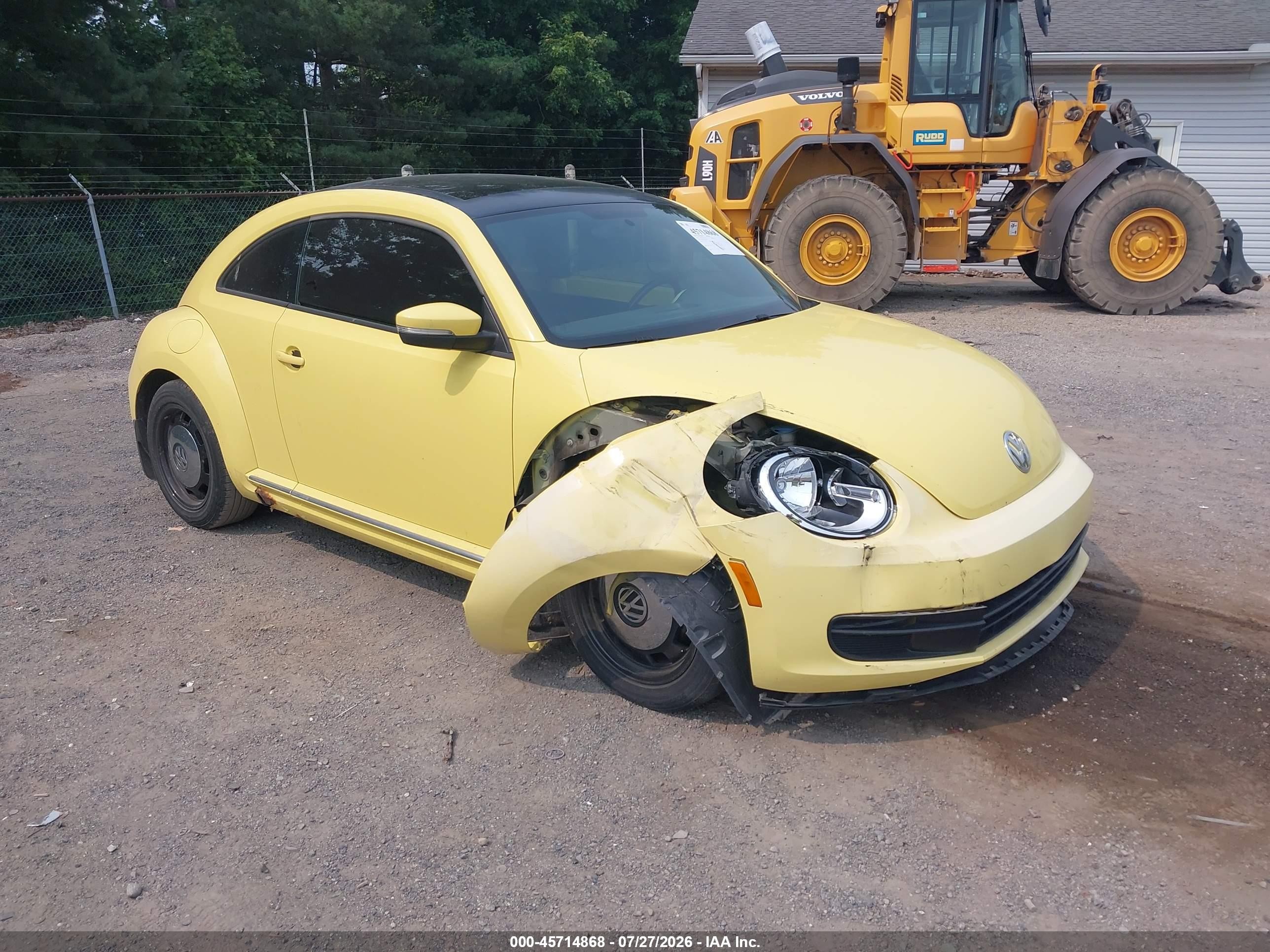 2014 Volkswagen Beetle 2.5L, VIN 3VWJP7AT0EM610953 — Front end