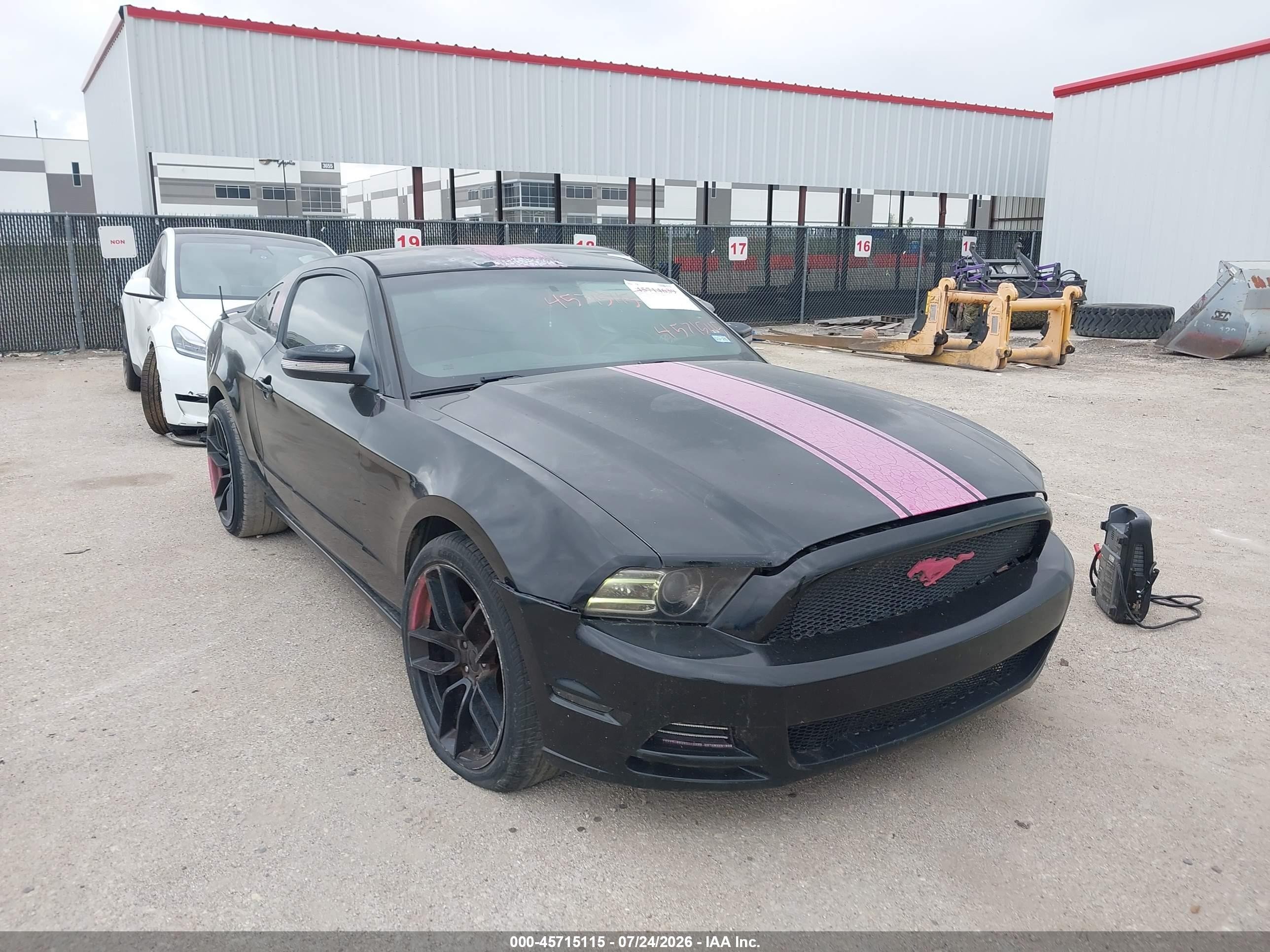 2014 Ford Mustang Premium, VIN 1ZVBP8AM1E5261424 — Normal wear
