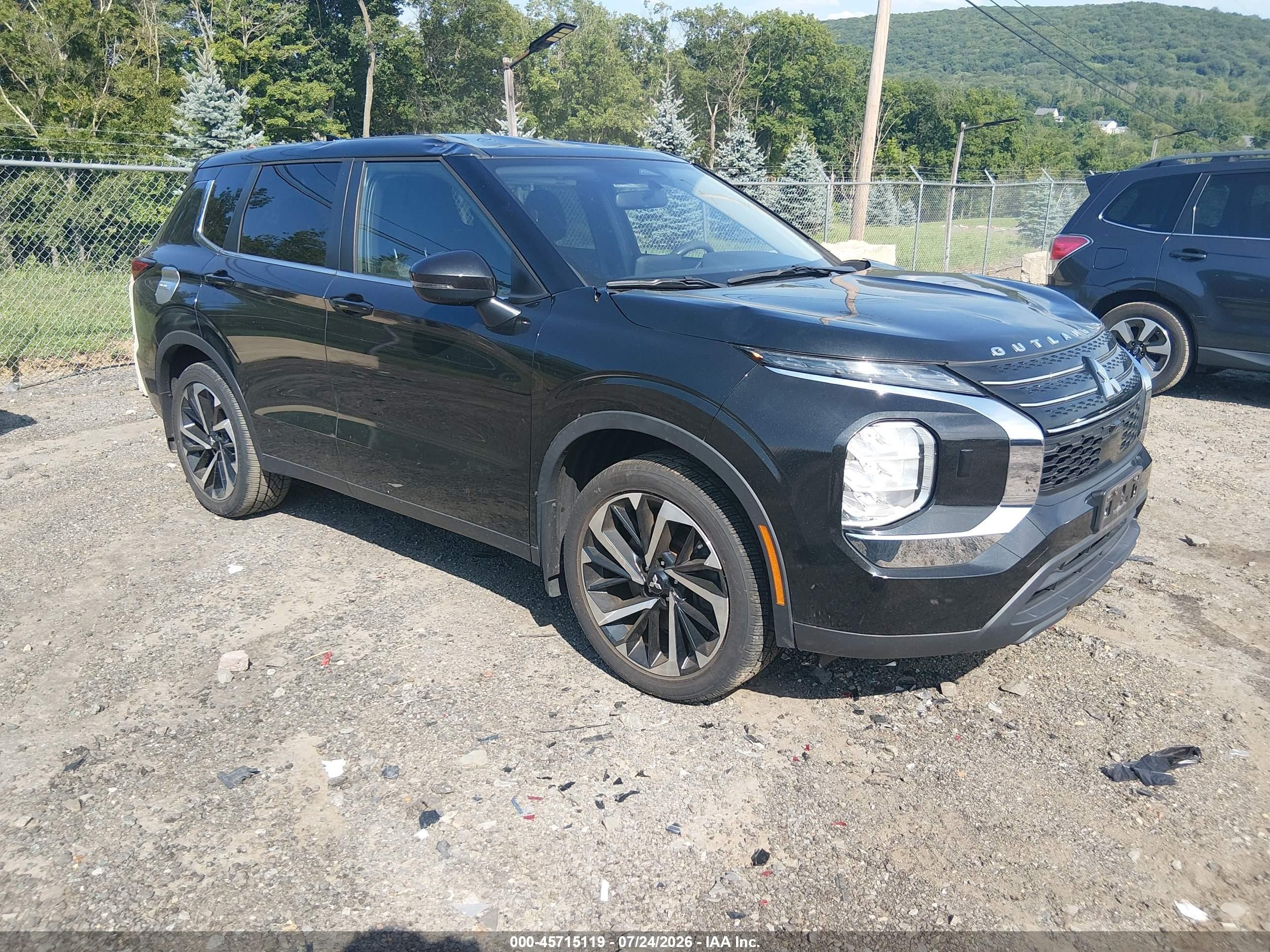 2022 Mitsubishi Outlander ES, VIN JA4J4TA86NZ041910 — Front end
